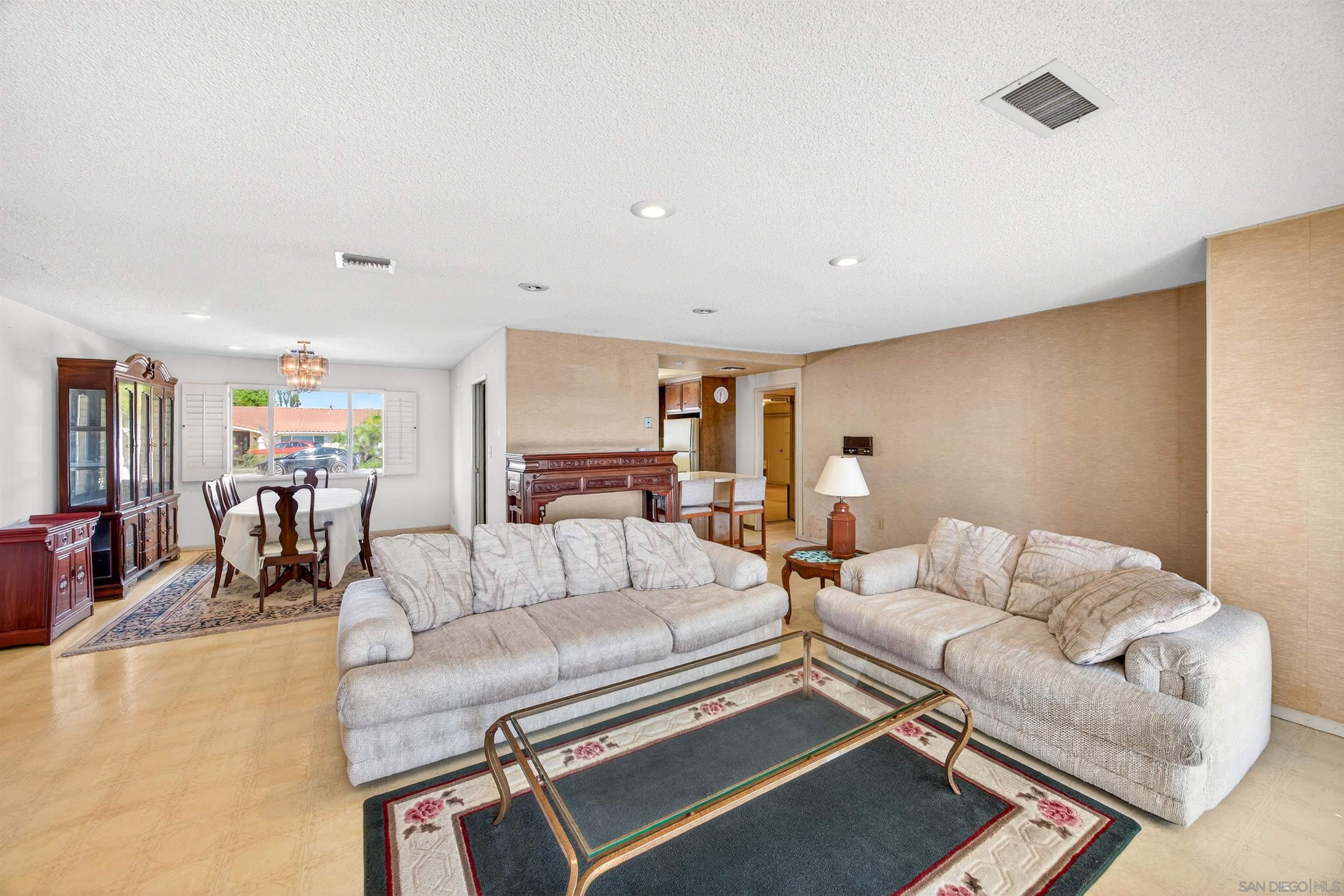 Detail Gallery Image 9 of 62 For 86  via De Laurencio, Chula Vista,  CA 91910 - 5 Beds | 3/1 Baths