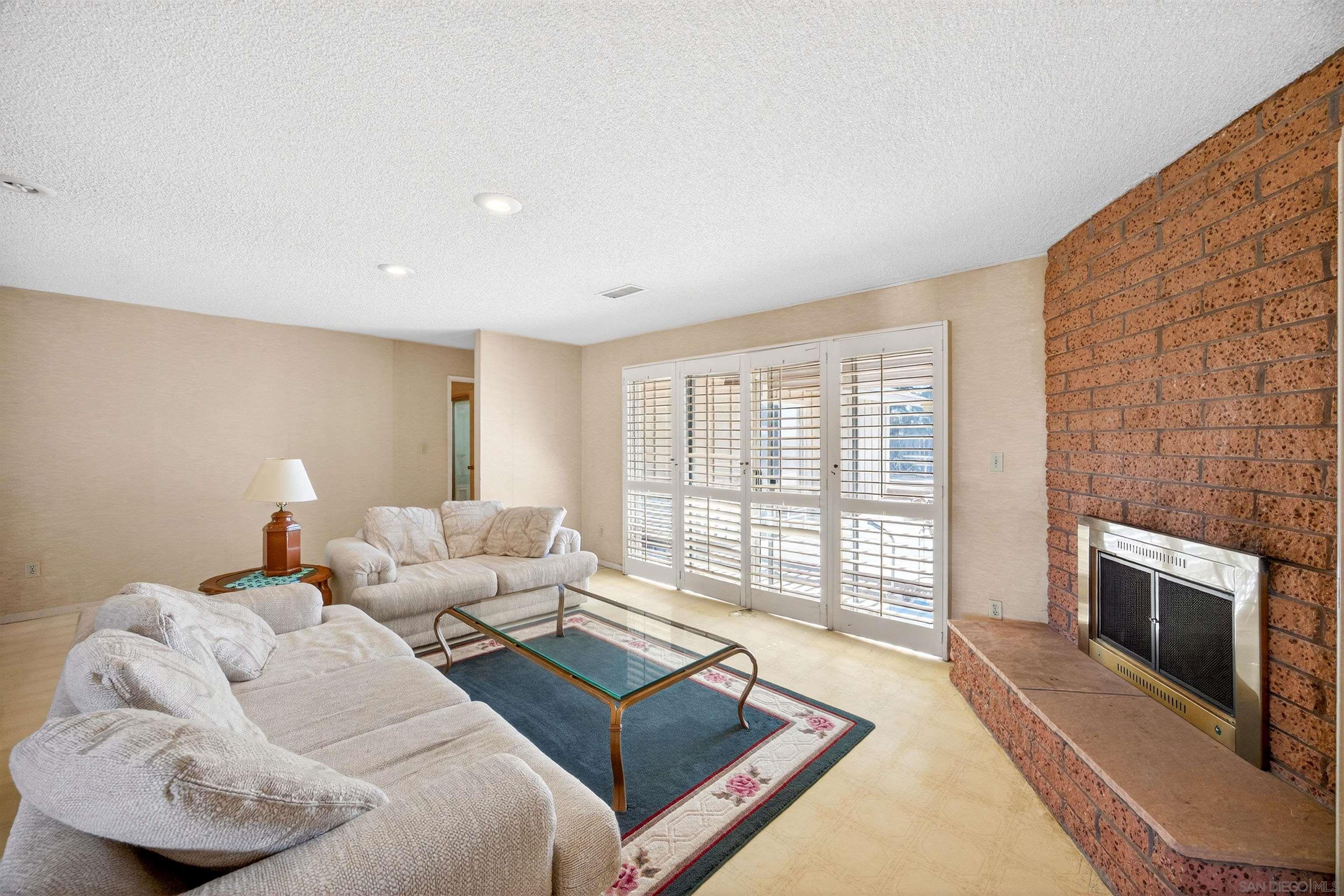 Detail Gallery Image 10 of 62 For 86  via De Laurencio, Chula Vista,  CA 91910 - 5 Beds | 3/1 Baths