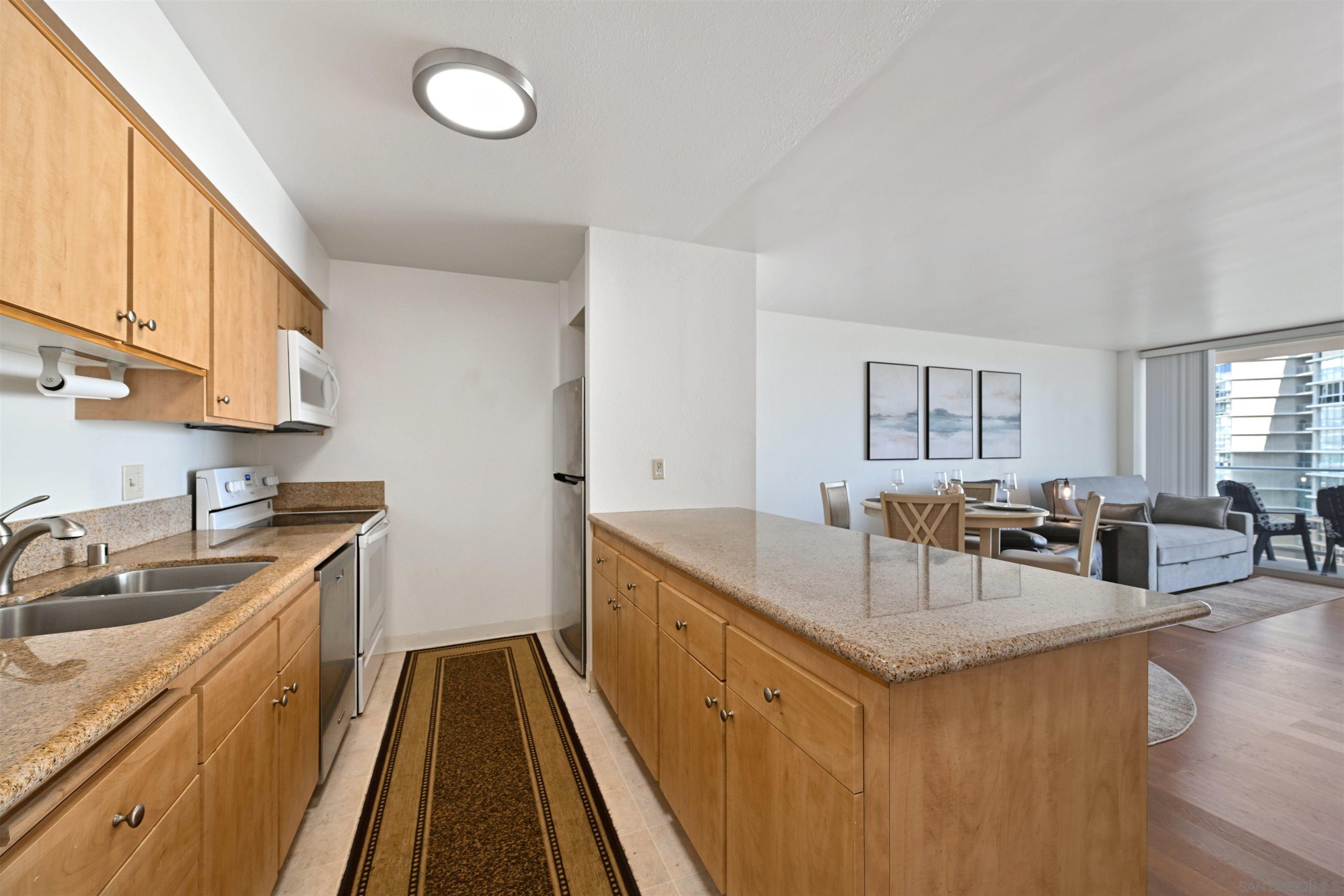 Detail Gallery Image 12 of 41 For 1830  Avenida Del Mundo  #1112,  Coronado,  CA 92118 - 1 Beds | 1 Baths