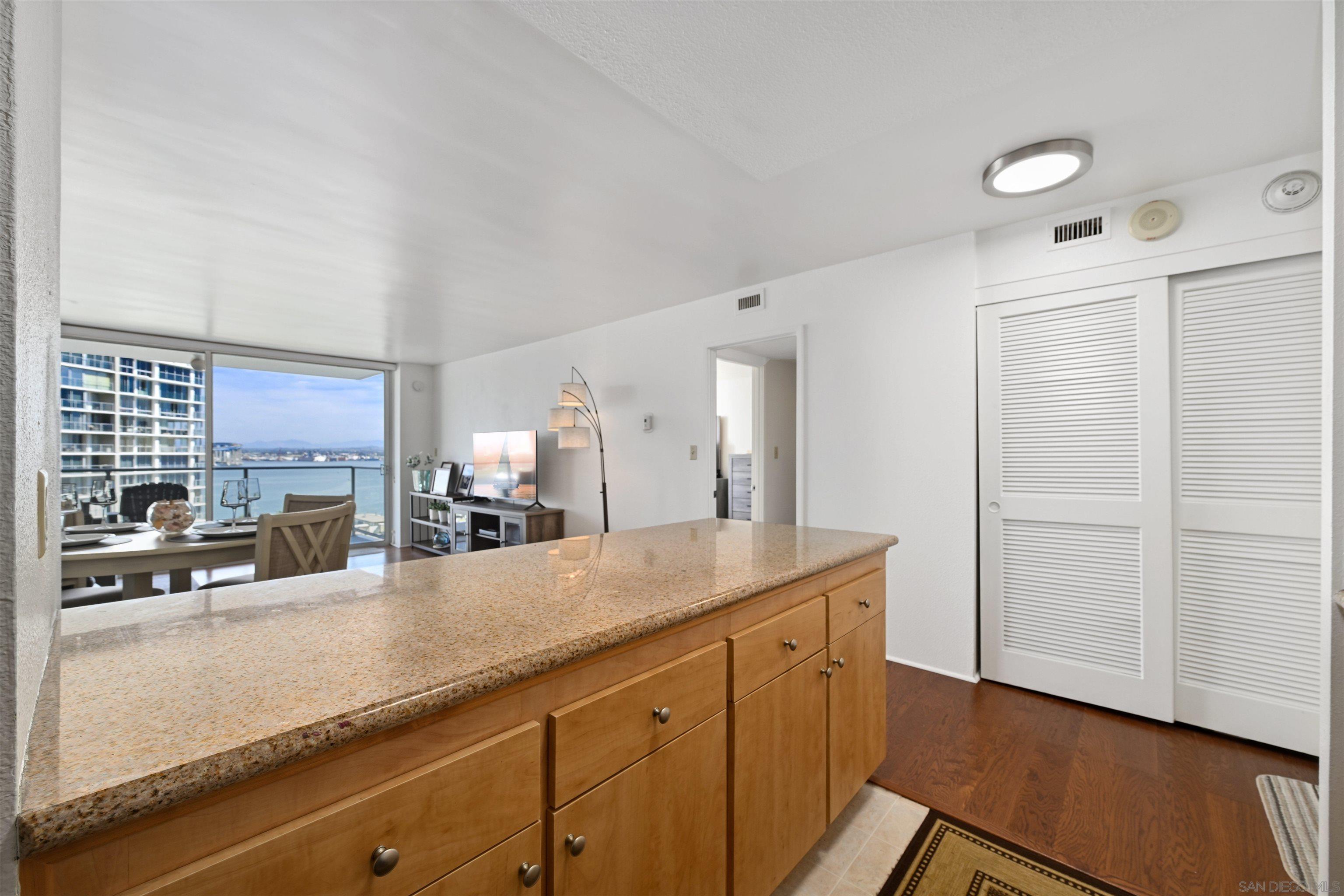 Detail Gallery Image 13 of 41 For 1830  Avenida Del Mundo  #1112,  Coronado,  CA 92118 - 1 Beds | 1 Baths