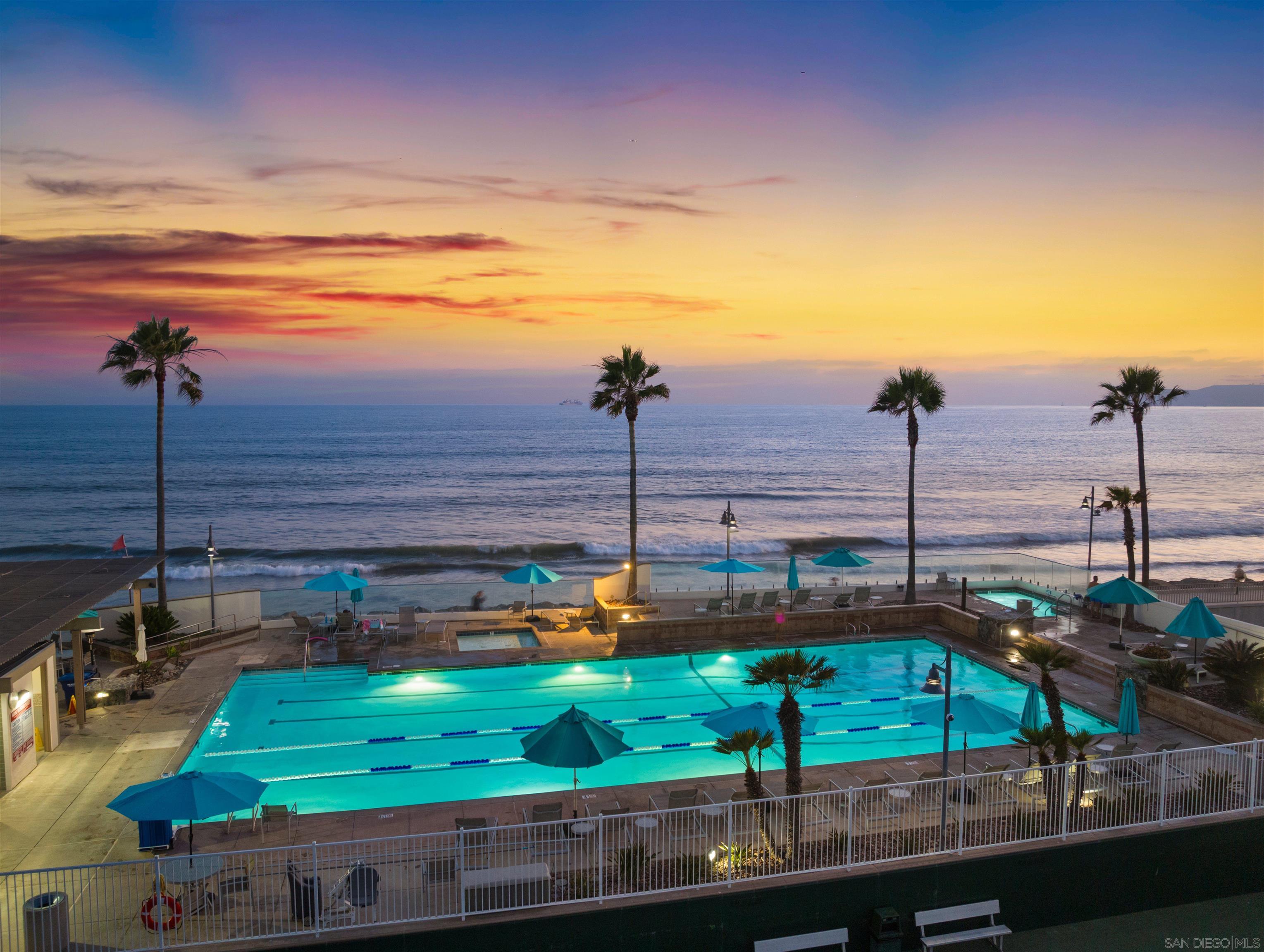 Detail Gallery Image 3 of 41 For 1830  Avenida Del Mundo  #1112,  Coronado,  CA 92118 - 1 Beds | 1 Baths