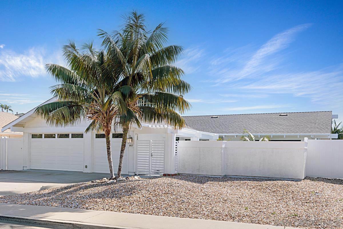 Detail Gallery Image 3 of 44 For 1617  Calle Alta, La Jolla,  CA 92037 - 3 Beds | 2 Baths