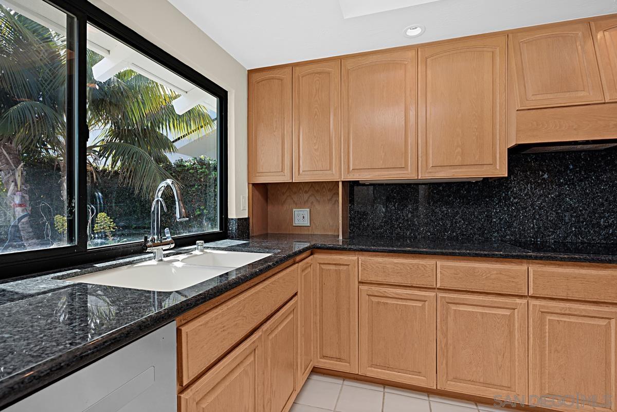 Detail Gallery Image 20 of 44 For 1617  Calle Alta, La Jolla,  CA 92037 - 3 Beds | 2 Baths
