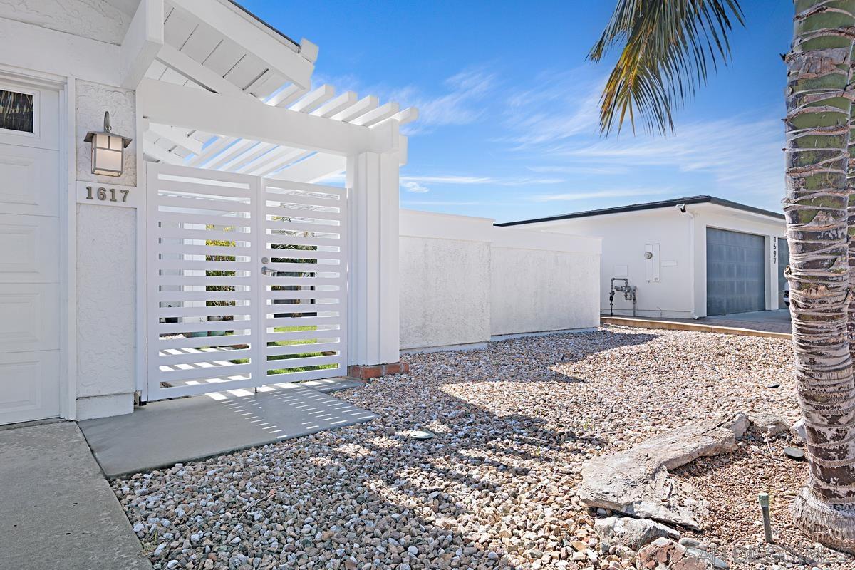 Detail Gallery Image 5 of 44 For 1617  Calle Alta, La Jolla,  CA 92037 - 3 Beds | 2 Baths