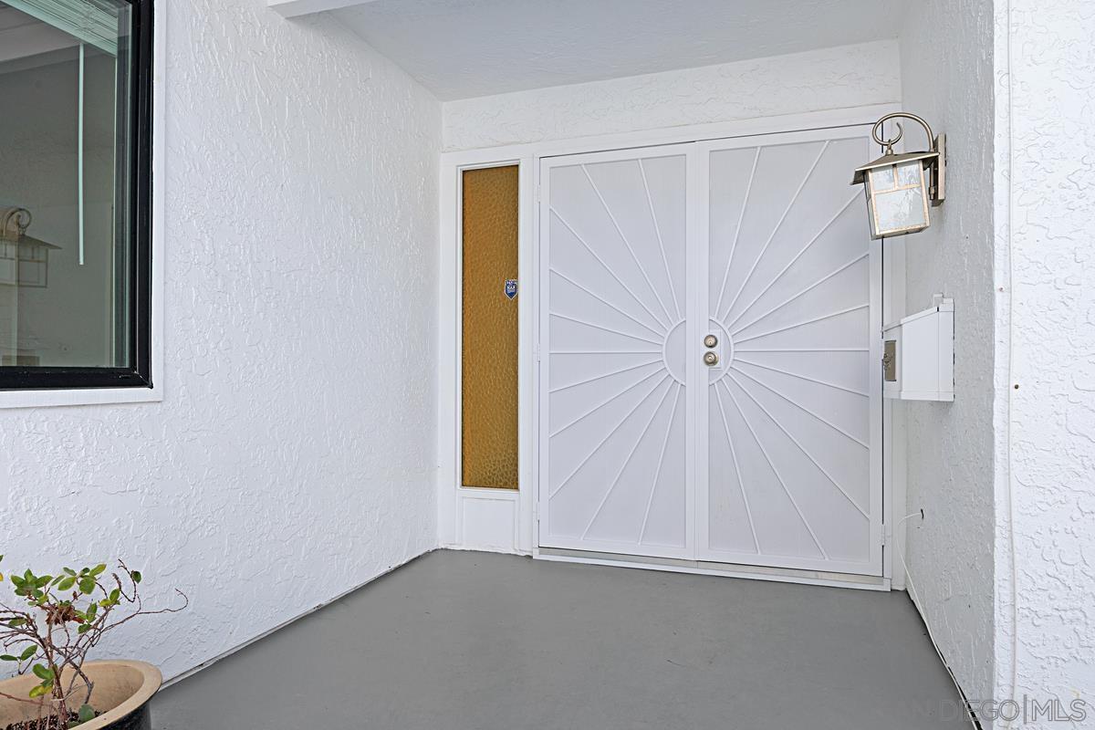 Detail Gallery Image 8 of 44 For 1617  Calle Alta, La Jolla,  CA 92037 - 3 Beds | 2 Baths