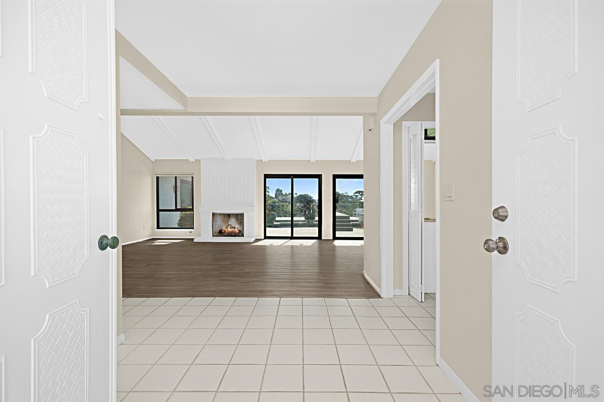 Detail Gallery Image 9 of 44 For 1617  Calle Alta, La Jolla,  CA 92037 - 3 Beds | 2 Baths