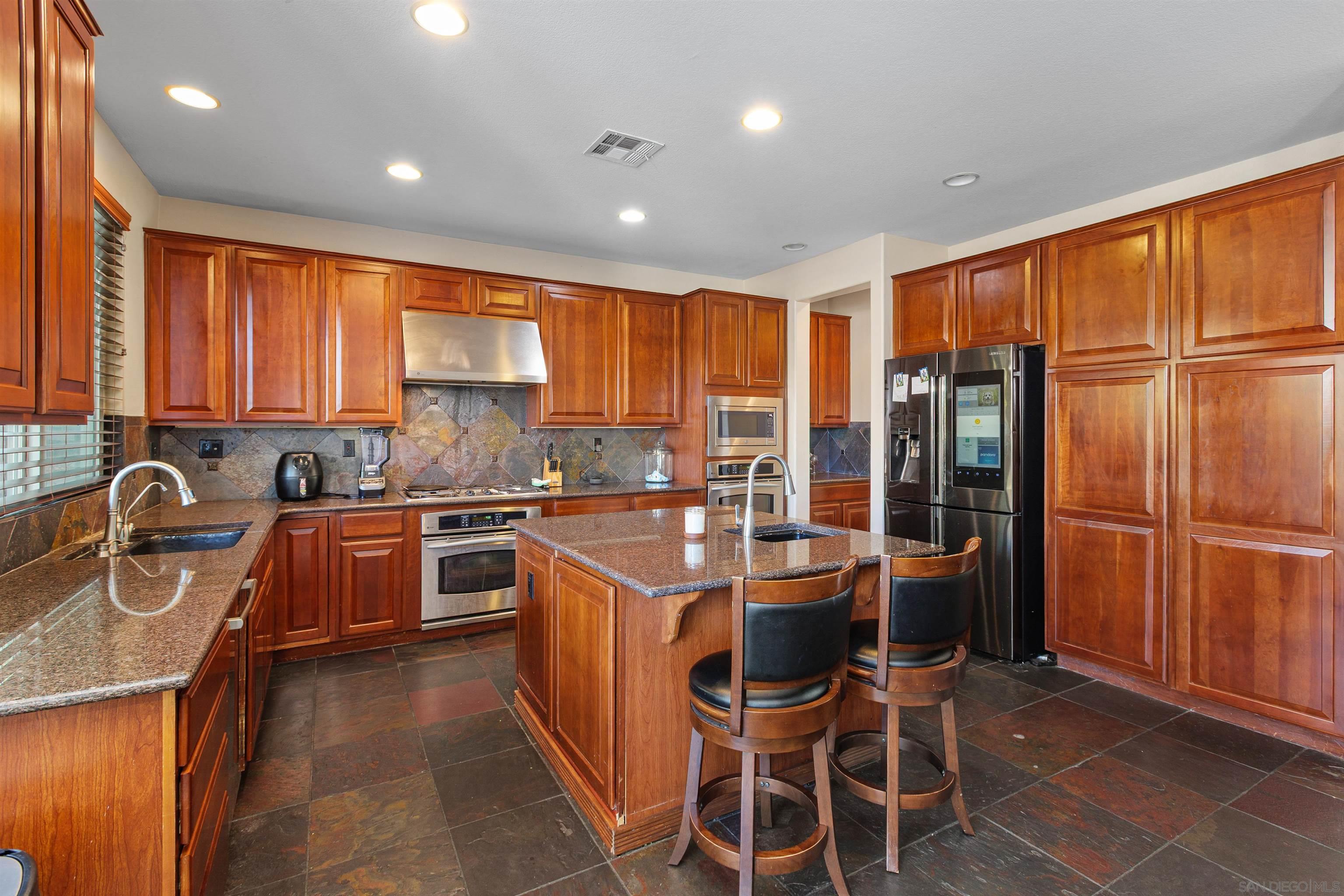 Detail Gallery Image 12 of 38 For 24248  Golden Mist Dr, Murrieta,  CA 92562 - 7 Beds | 4/1 Baths