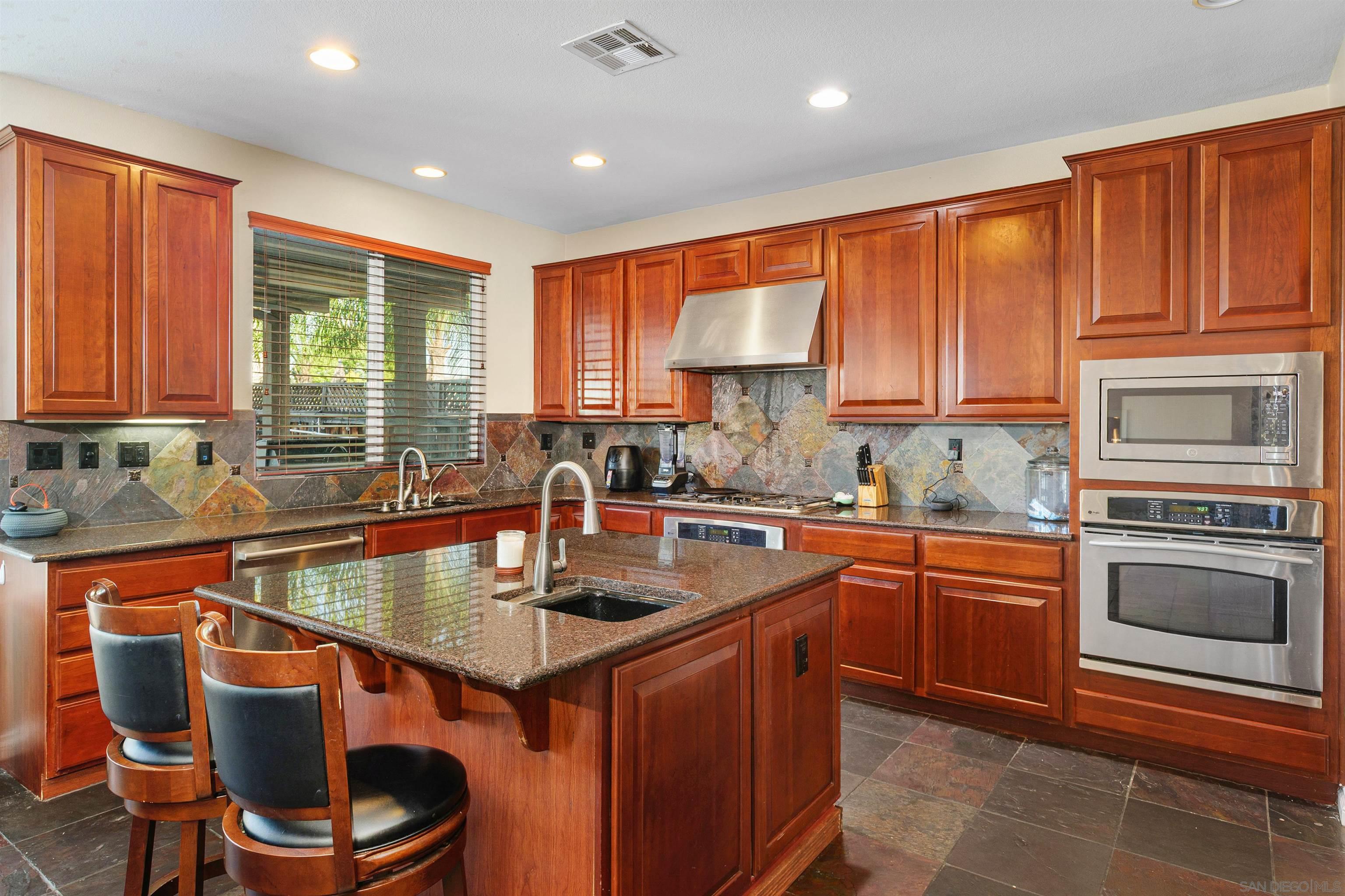 Detail Gallery Image 13 of 38 For 24248  Golden Mist Dr, Murrieta,  CA 92562 - 7 Beds | 4/1 Baths