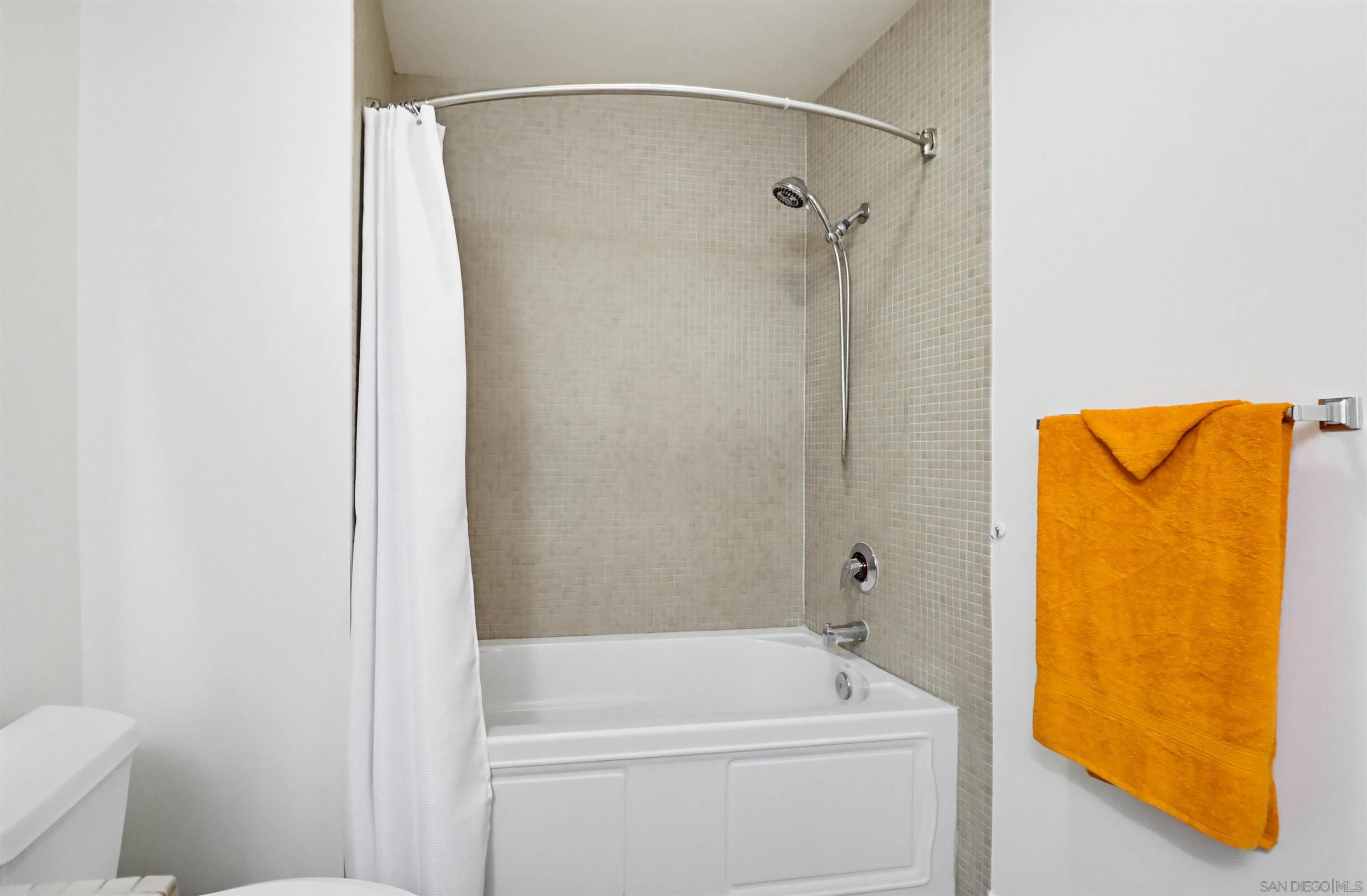 Detail Gallery Image 11 of 25 For 1150  J Street  #210,  San Diego,  CA 92101 - 1 Beds | 1 Baths