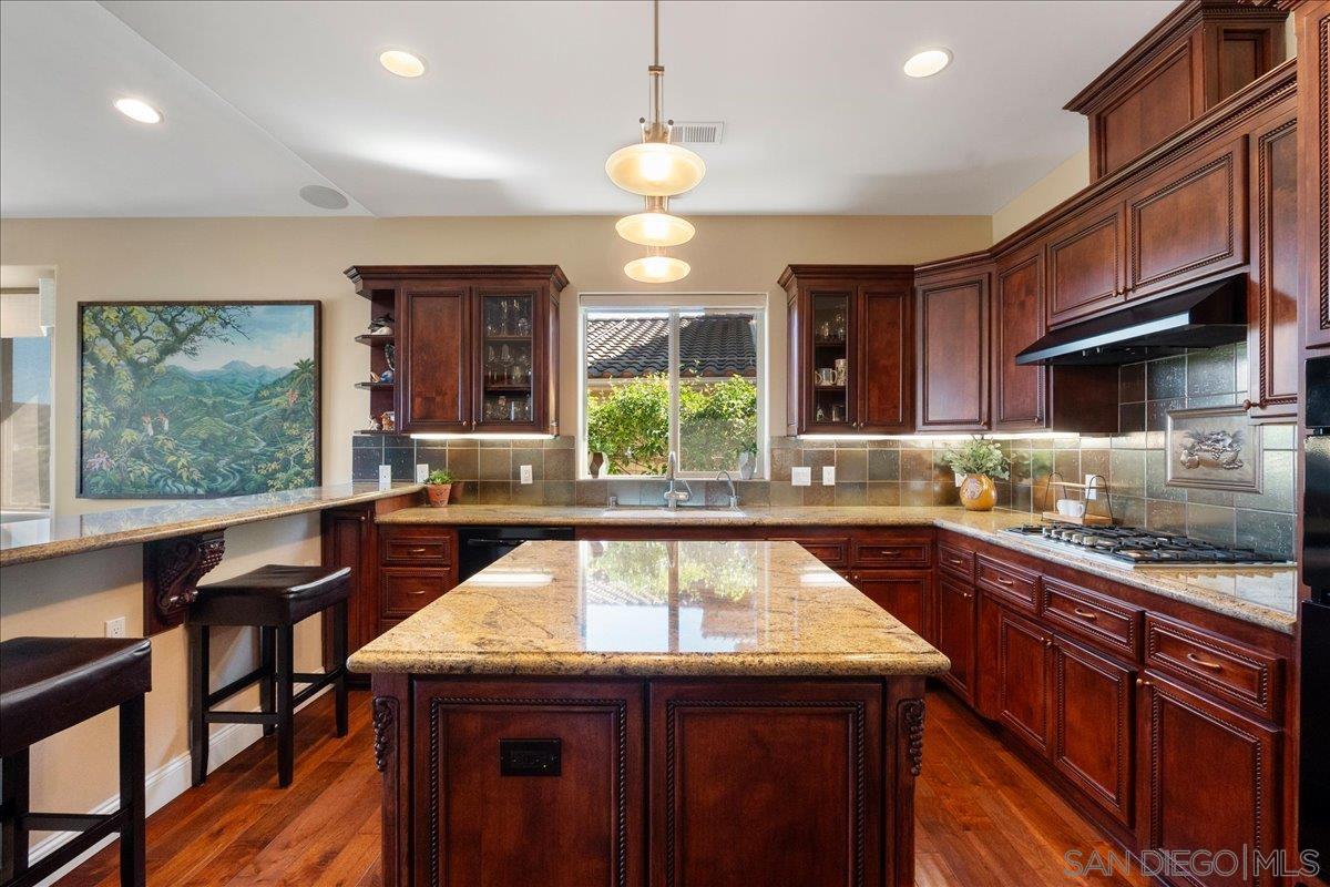 Detail Gallery Image 12 of 53 For 18623  Lancashire Way, San Diego,  CA 92128 - 3 Beds | 2 Baths