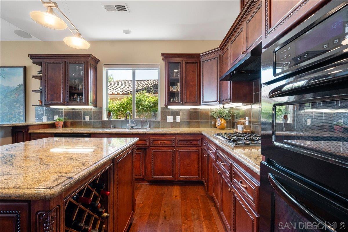 Detail Gallery Image 16 of 53 For 18623  Lancashire Way, San Diego,  CA 92128 - 3 Beds | 2 Baths