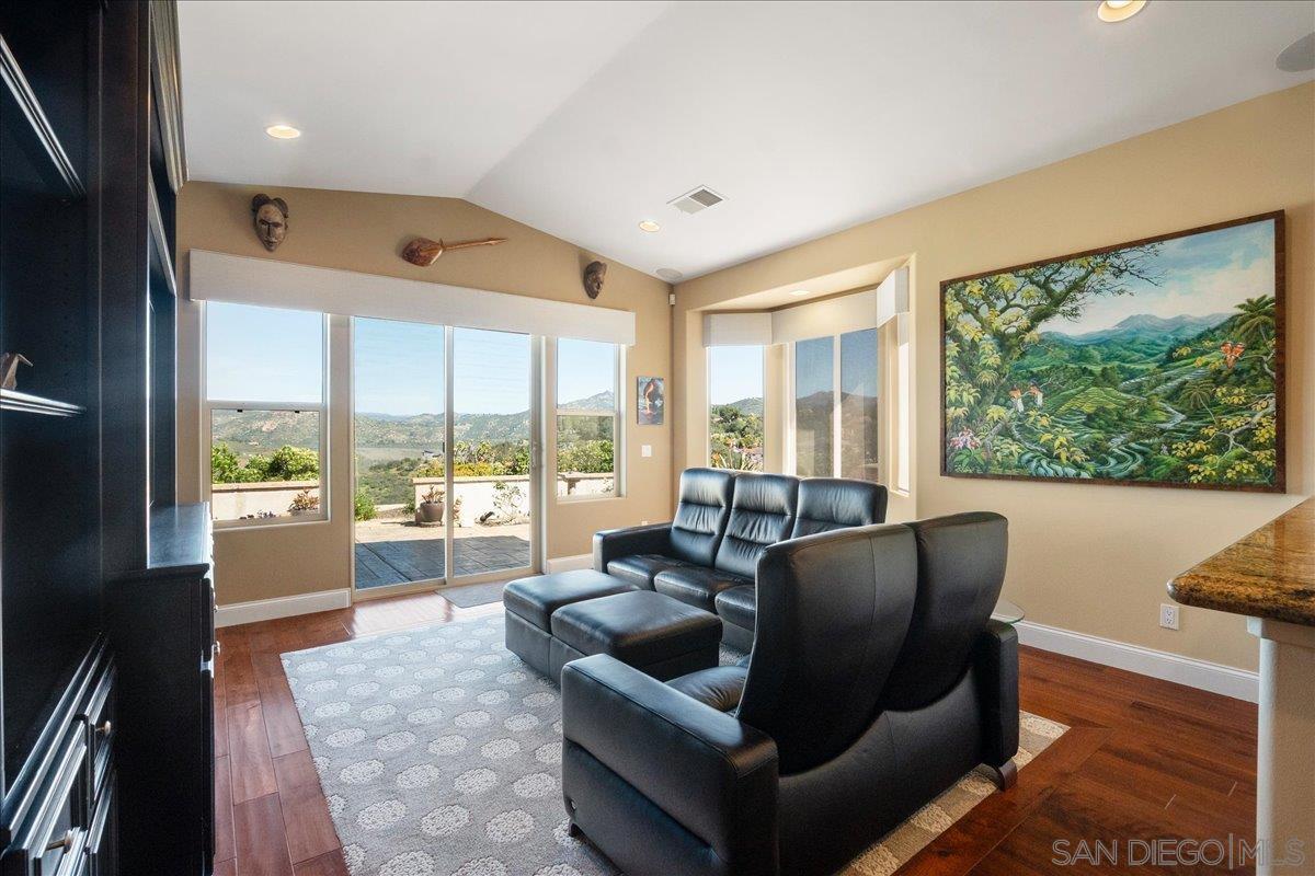 Detail Gallery Image 17 of 53 For 18623  Lancashire Way, San Diego,  CA 92128 - 3 Beds | 2 Baths