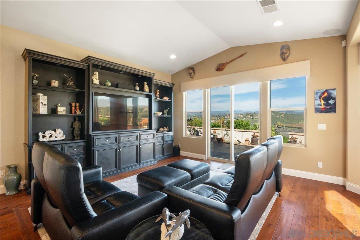 Detail Gallery Image 27 of 53 For 18623  Lancashire Way, San Diego,  CA 92128 - 3 Beds | 2 Baths