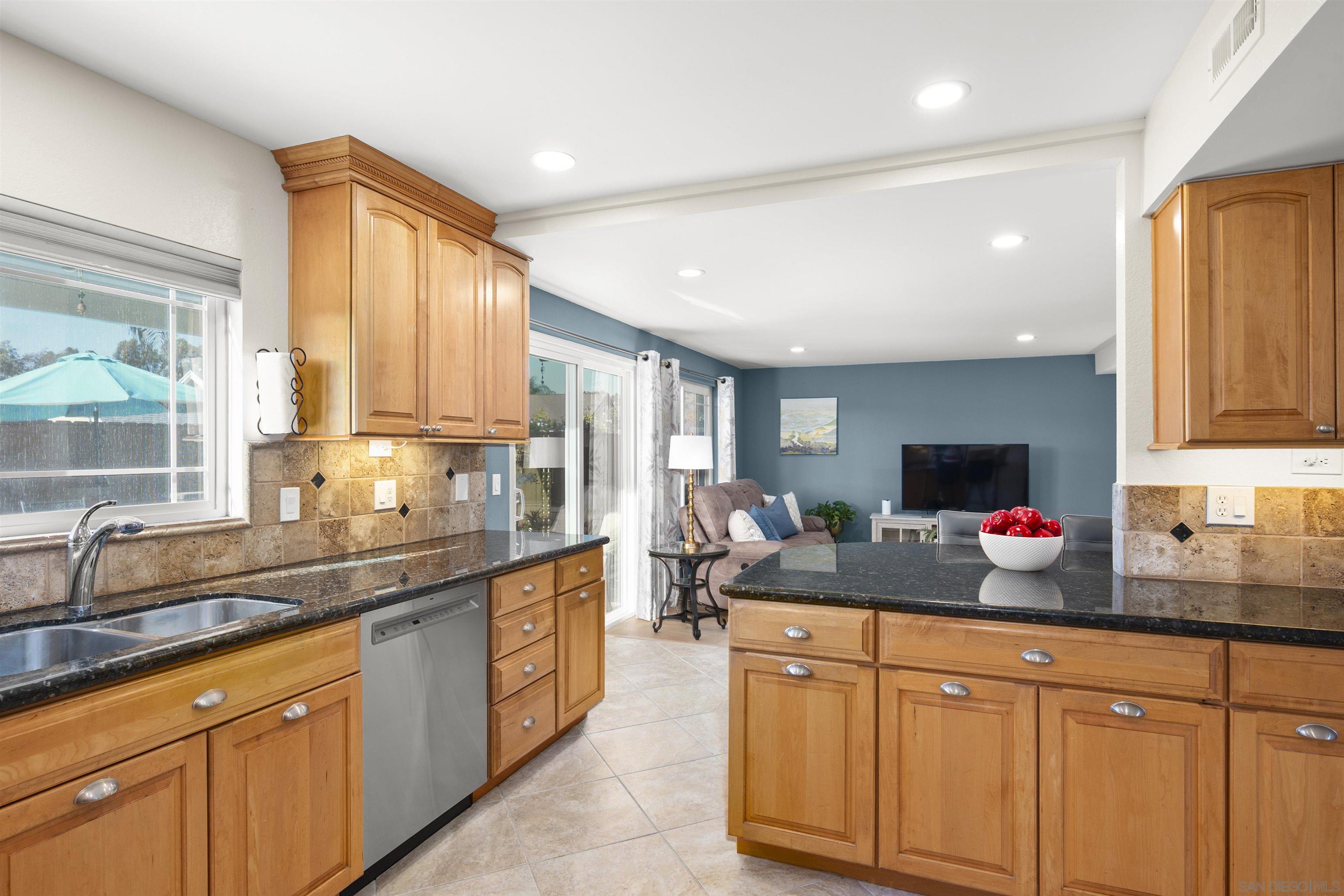 Detail Gallery Image 15 of 48 For 12740  Prairie Dog Ave, San Diego,  CA 92129 - 6 Beds | 3 Baths