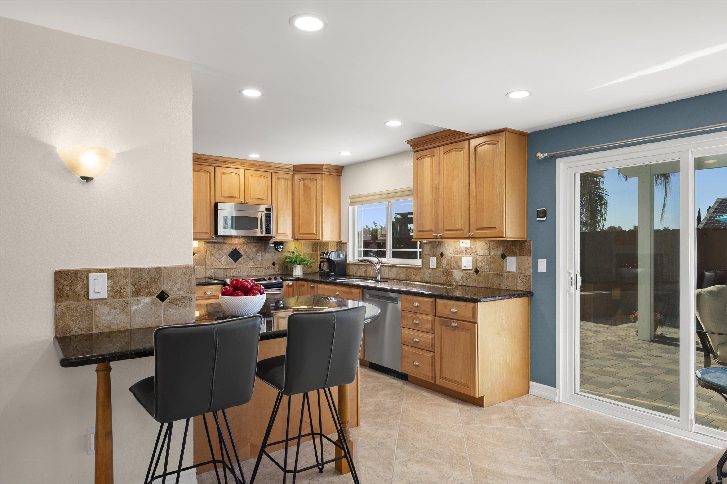 Detail Gallery Image 4 of 48 For 12740  Prairie Dog Ave, San Diego,  CA 92129 - 6 Beds | 3 Baths