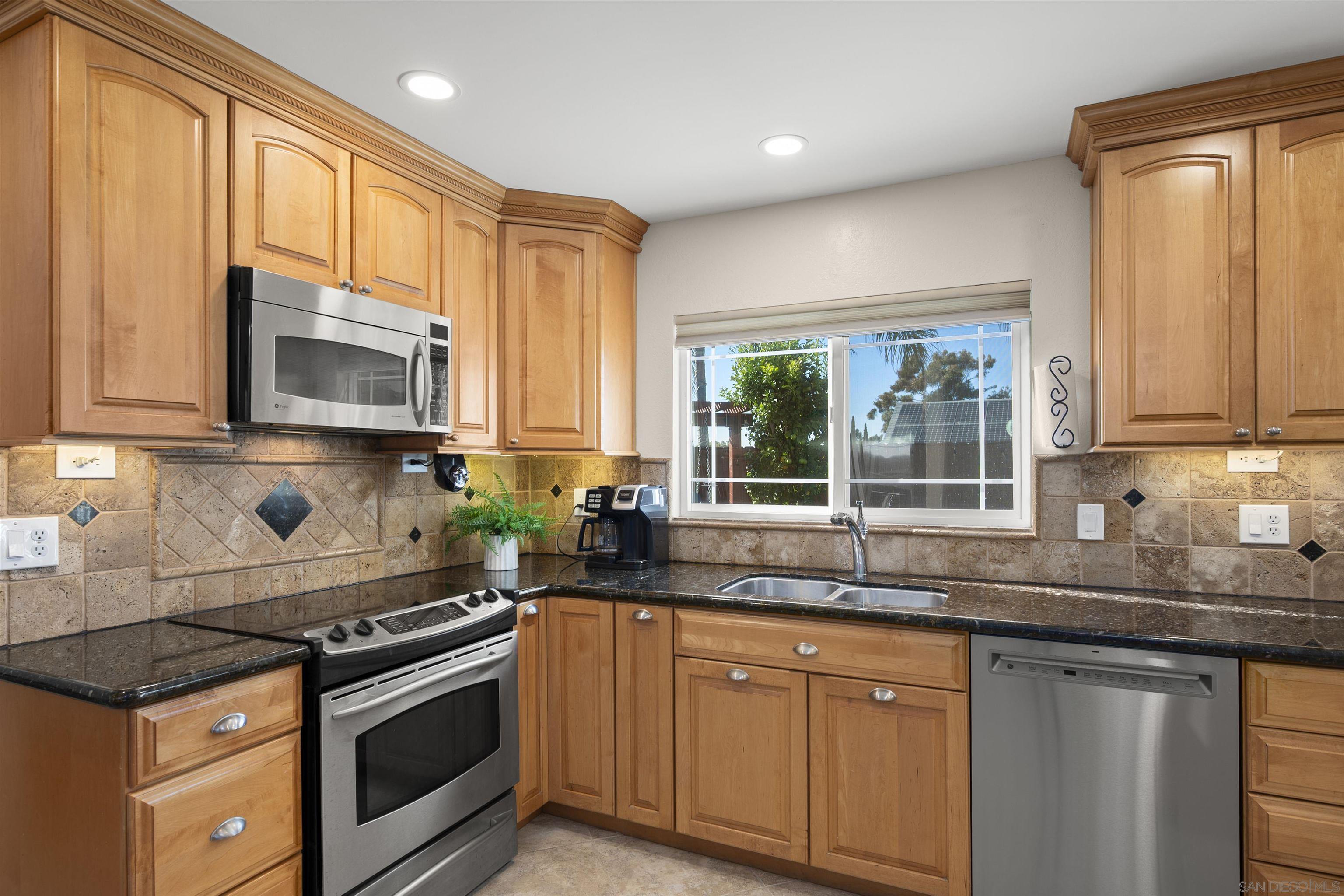 Detail Gallery Image 6 of 48 For 12740  Prairie Dog Ave, San Diego,  CA 92129 - 6 Beds | 3 Baths