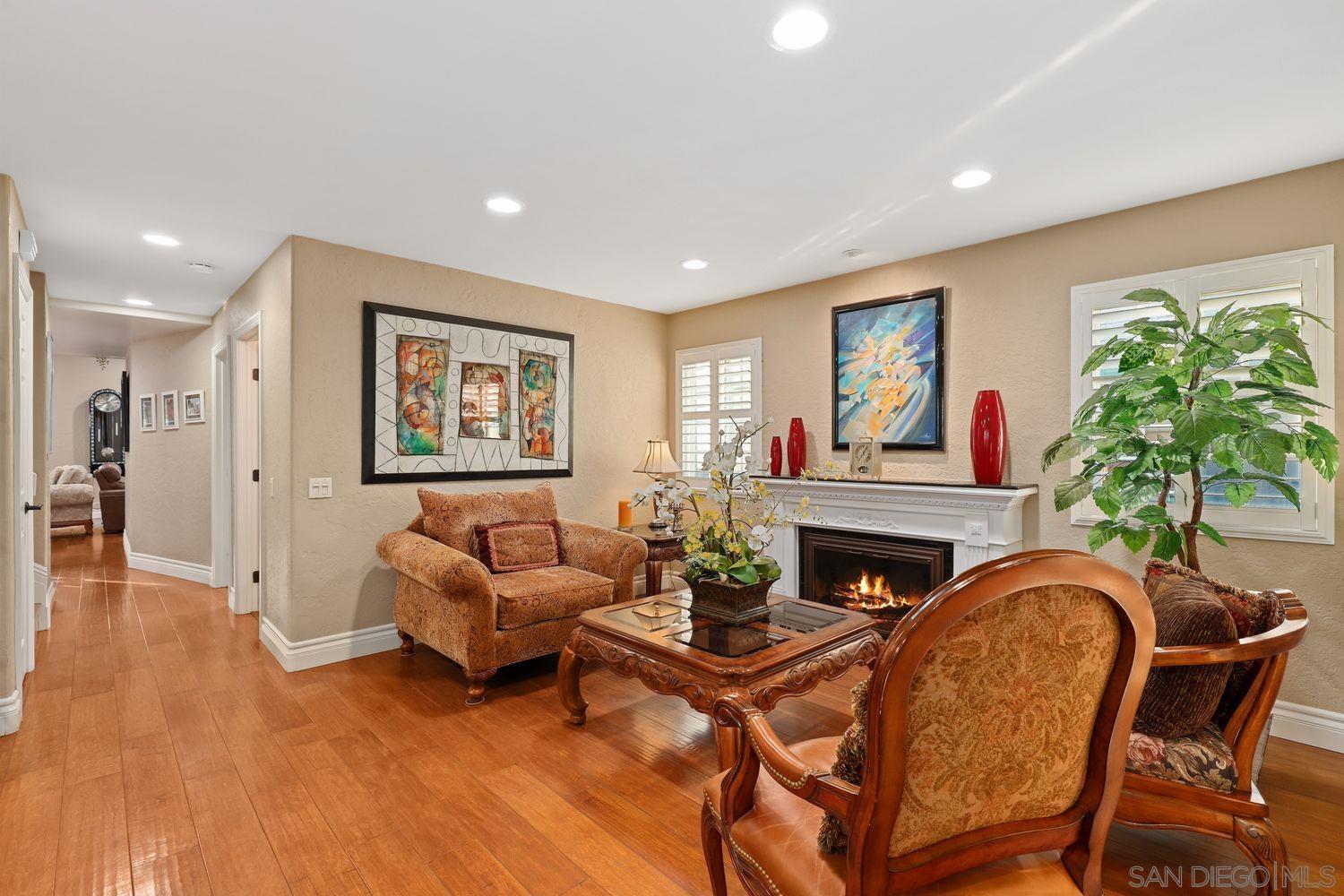 Detail Gallery Image 2 of 31 For 10421  Les Arbres Pl, San Diego,  CA 92131 - 4 Beds | 4 Baths