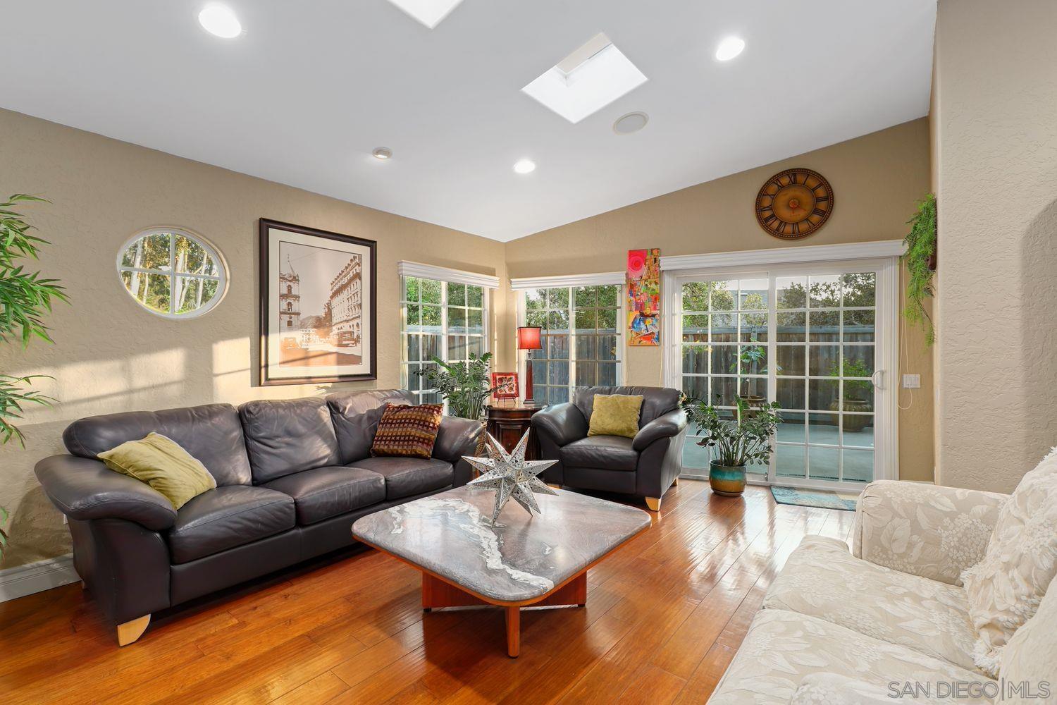 Detail Gallery Image 12 of 31 For 10421  Les Arbres Pl, San Diego,  CA 92131 - 4 Beds | 4 Baths