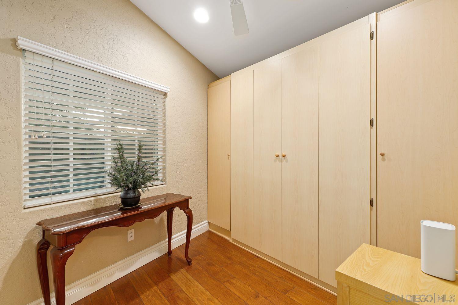 Detail Gallery Image 13 of 31 For 10421  Les Arbres Pl, San Diego,  CA 92131 - 4 Beds | 4 Baths