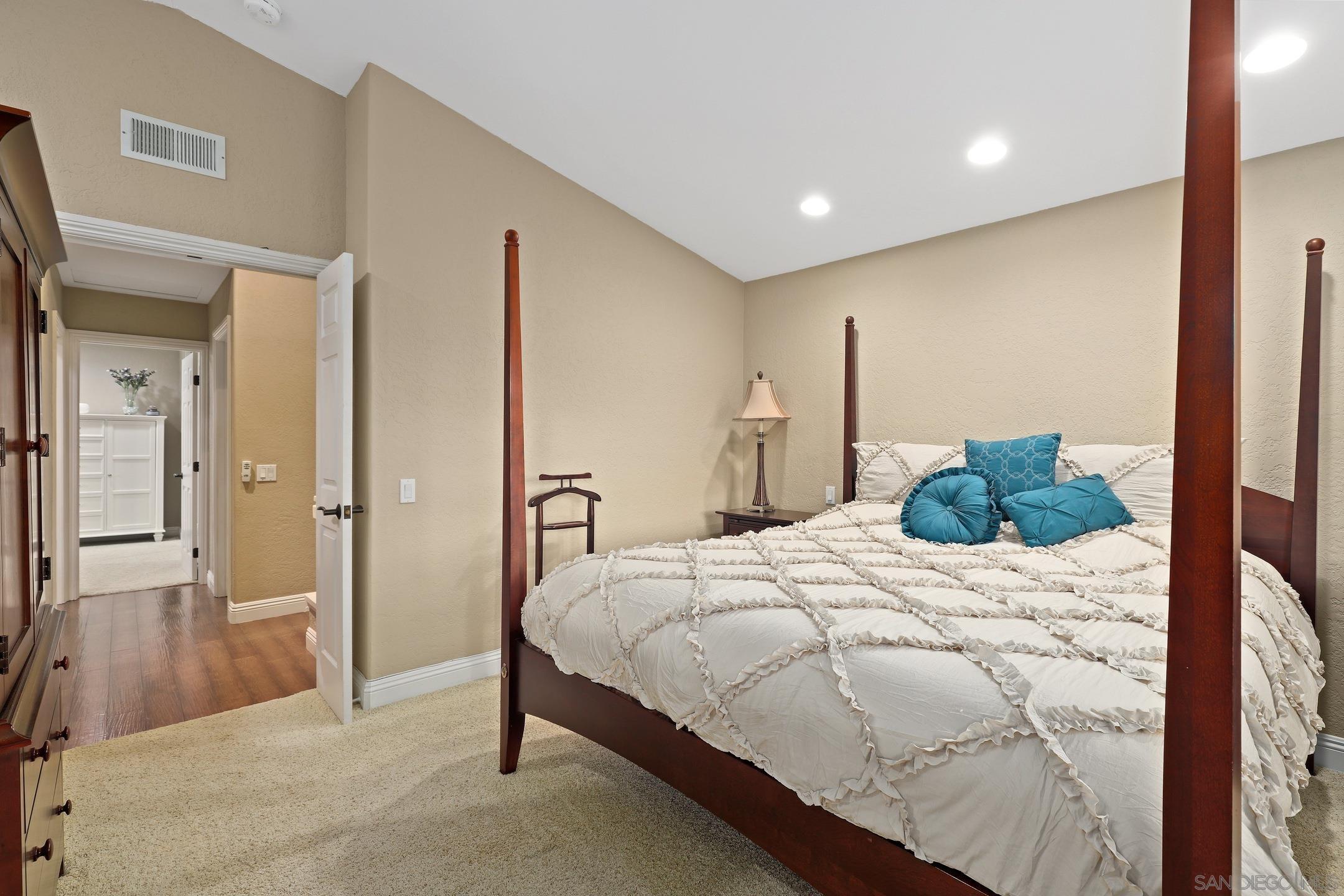 Detail Gallery Image 16 of 31 For 10421  Les Arbres Pl, San Diego,  CA 92131 - 4 Beds | 4 Baths