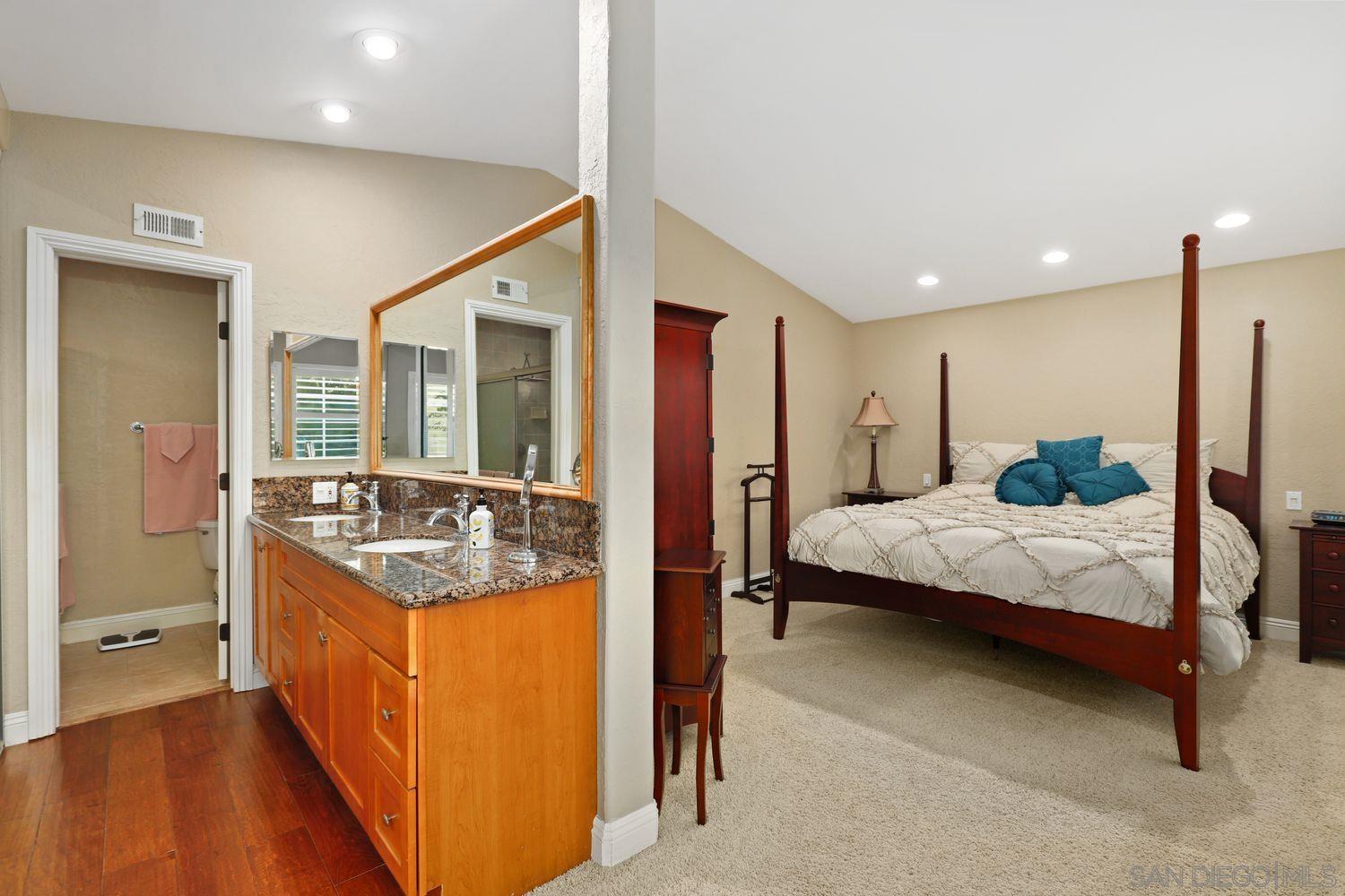 Detail Gallery Image 17 of 31 For 10421  Les Arbres Pl, San Diego,  CA 92131 - 4 Beds | 4 Baths