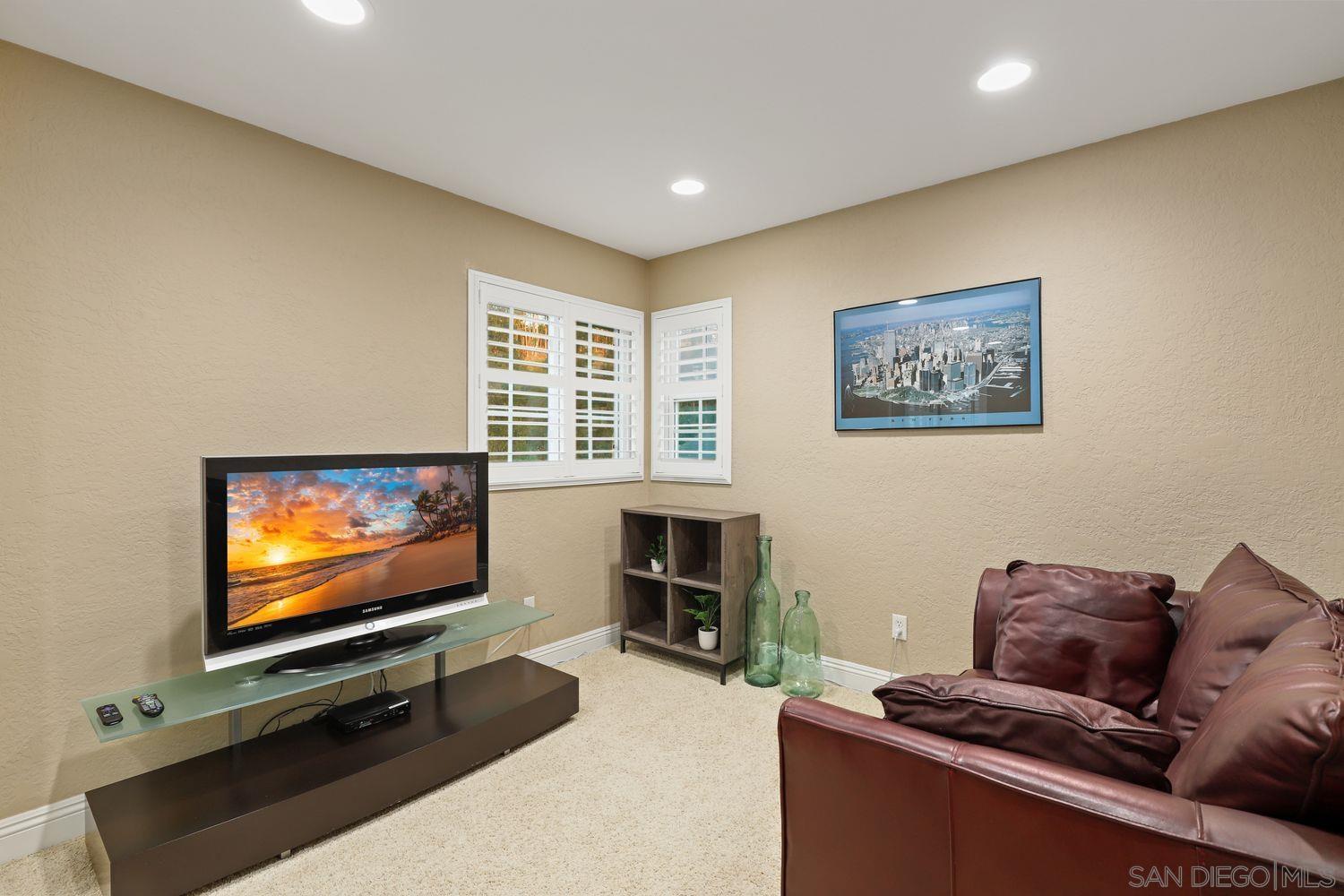 Detail Gallery Image 21 of 31 For 10421  Les Arbres Pl, San Diego,  CA 92131 - 4 Beds | 4 Baths