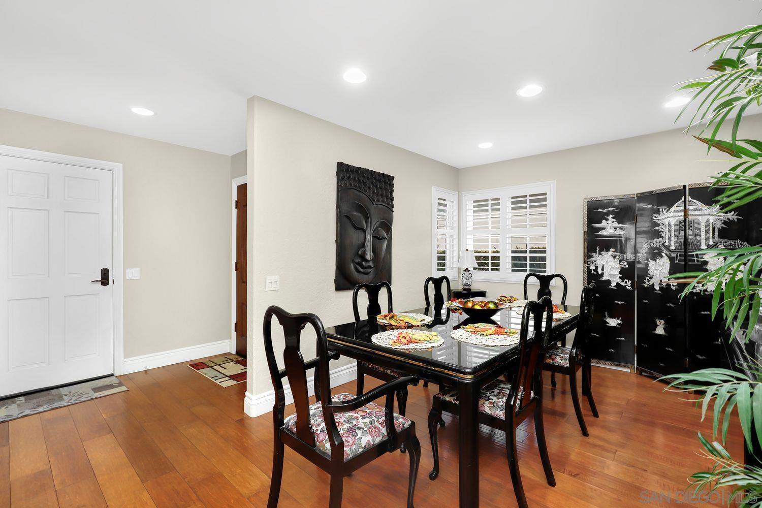 Detail Gallery Image 4 of 31 For 10421  Les Arbres Pl, San Diego,  CA 92131 - 4 Beds | 4 Baths