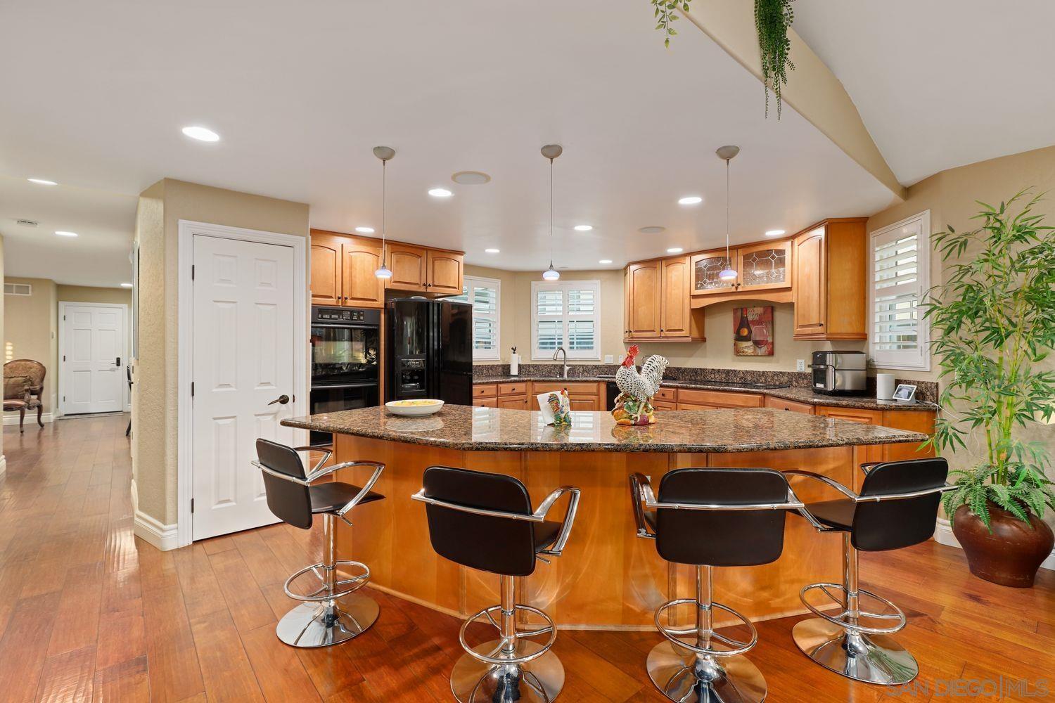 Detail Gallery Image 7 of 31 For 10421  Les Arbres Pl, San Diego,  CA 92131 - 4 Beds | 4 Baths