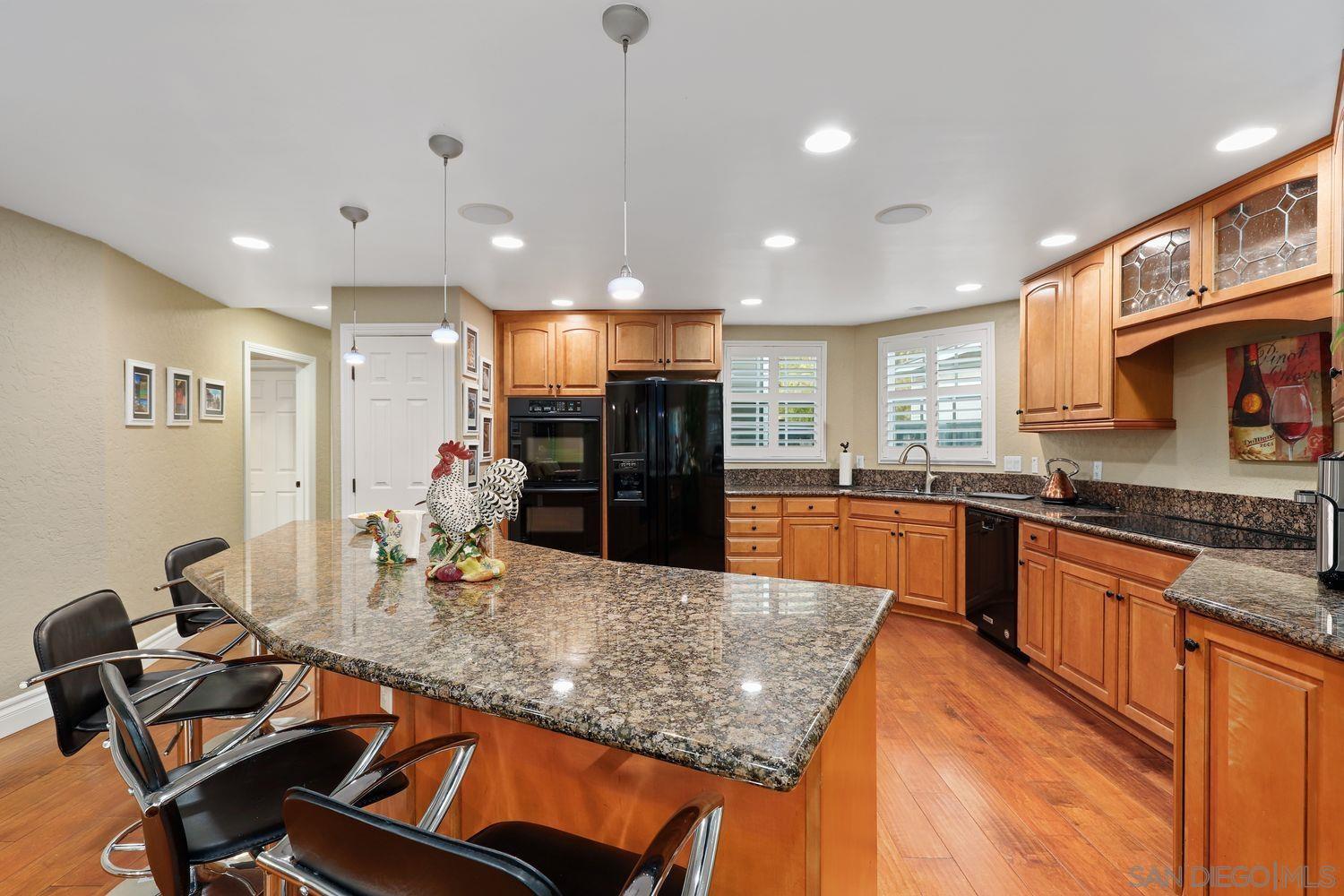 Detail Gallery Image 9 of 31 For 10421  Les Arbres Pl, San Diego,  CA 92131 - 4 Beds | 4 Baths