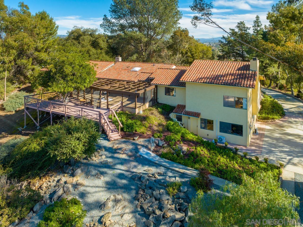 Detail Gallery Image 2 of 39 For 2665  Kauana Loa Dr, Escondido,  CA 92029 - 6 Beds | 4 Baths