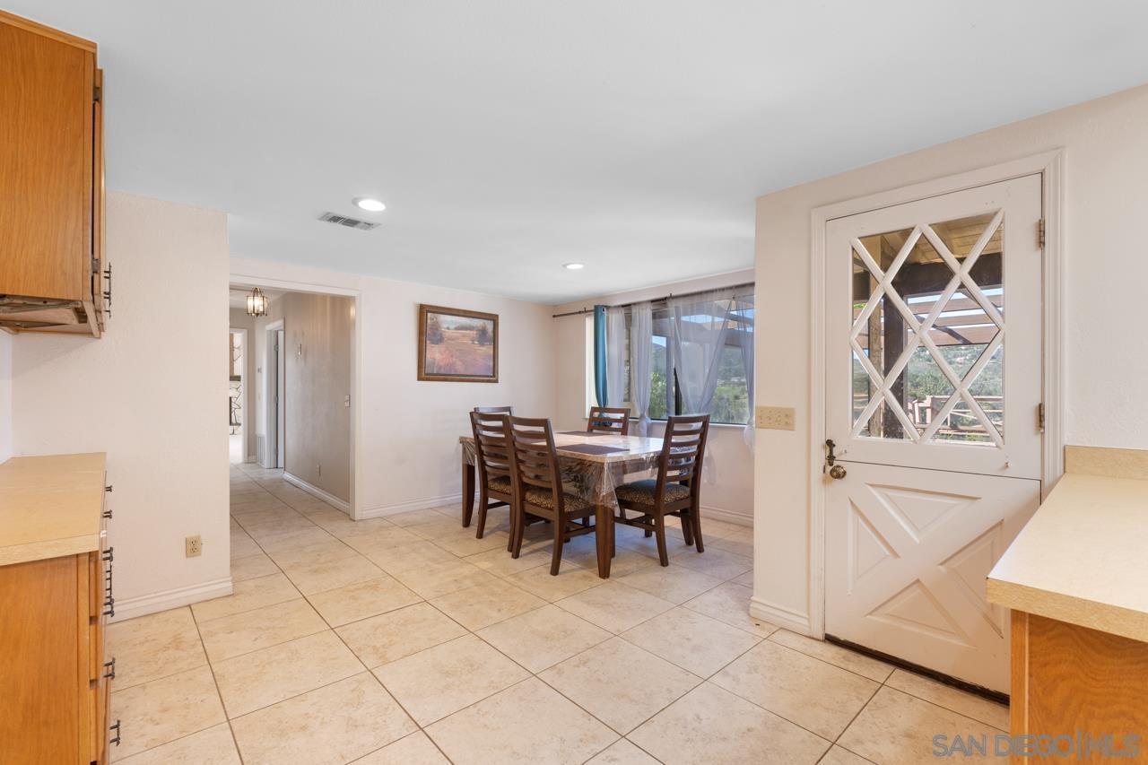 Detail Gallery Image 9 of 39 For 2665  Kauana Loa Dr, Escondido,  CA 92029 - 6 Beds | 4 Baths