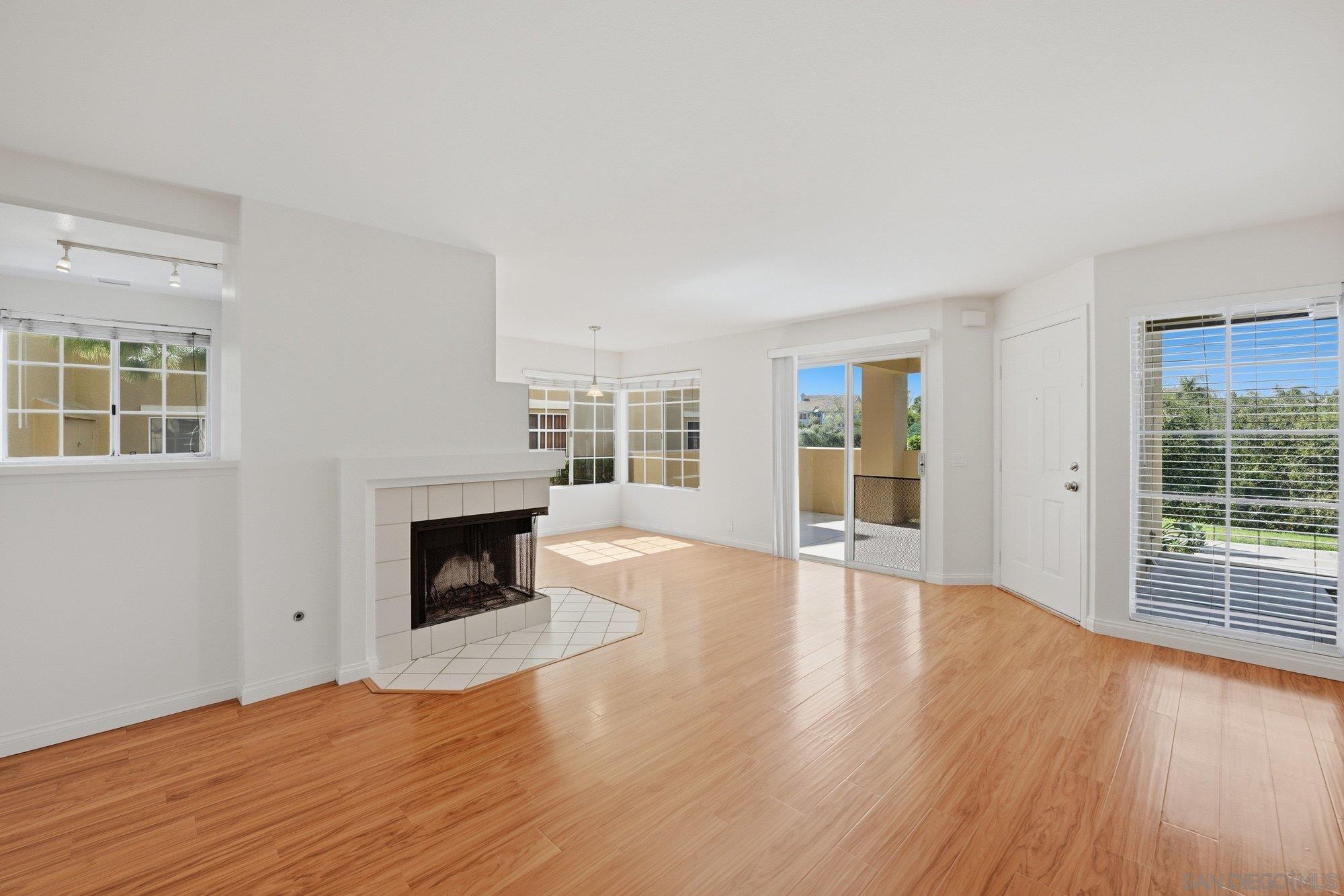 Detail Gallery Image 3 of 28 For 7330  Calle Cristobal  #87,  San Diego,  CA 92126 - 2 Beds | 2 Baths