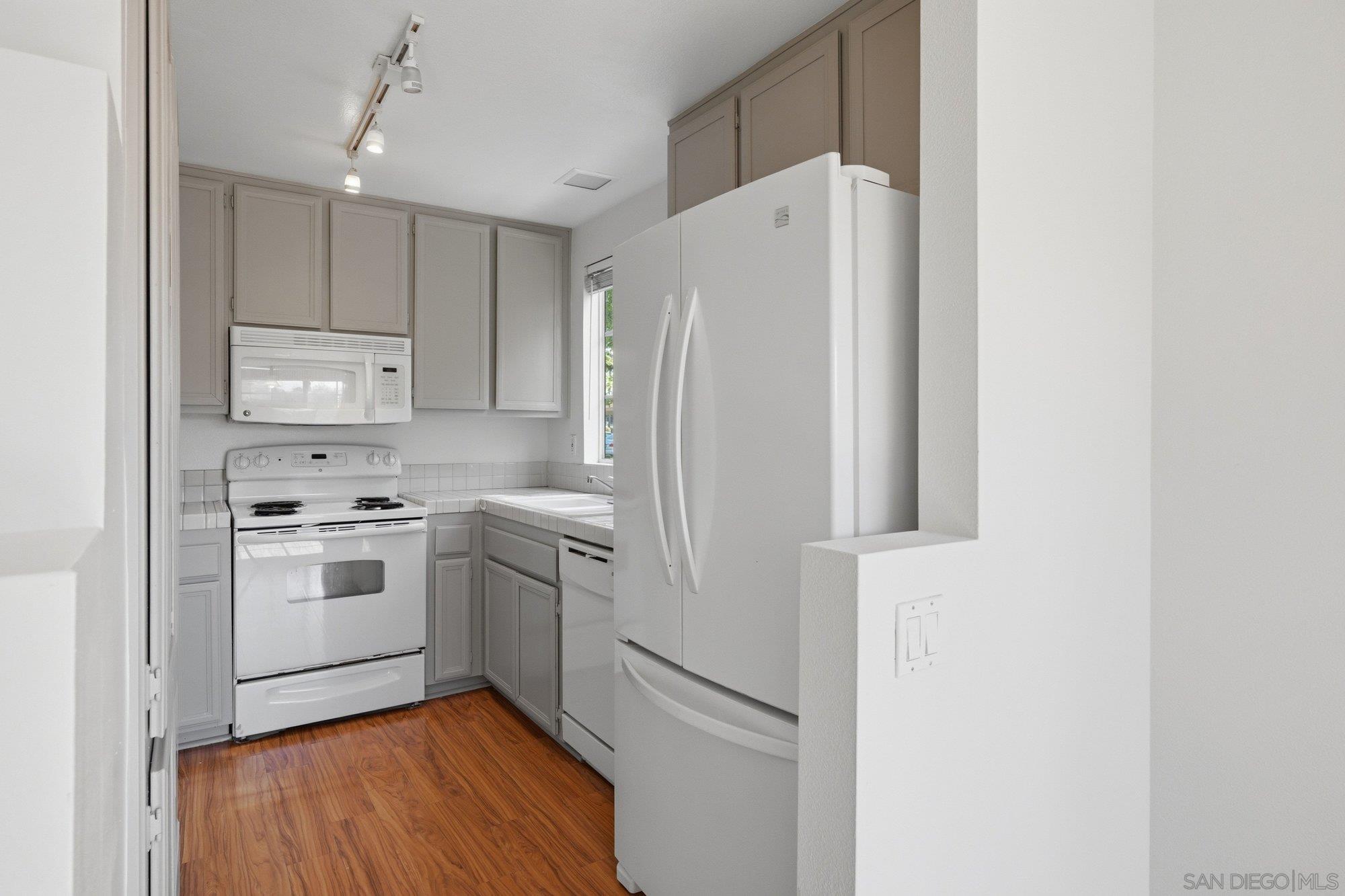 Detail Gallery Image 7 of 28 For 7330  Calle Cristobal  #87,  San Diego,  CA 92126 - 2 Beds | 2 Baths