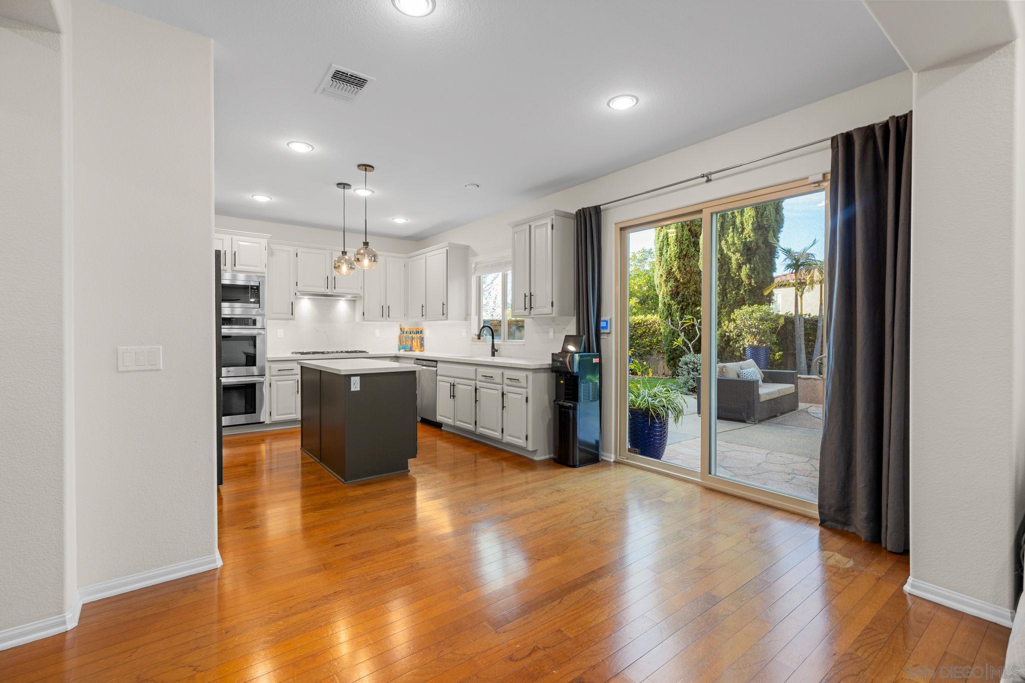 Detail Gallery Image 8 of 31 For 7256  Caribou Ct, San Diego,  CA 92129 - 4 Beds | 3/1 Baths