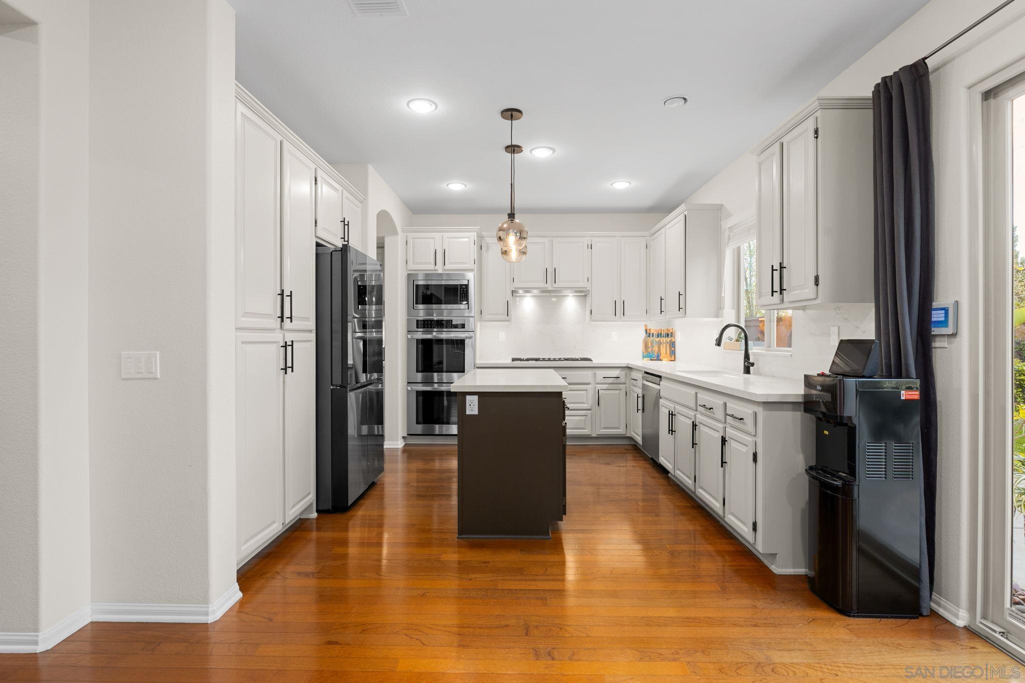 Detail Gallery Image 9 of 31 For 7256  Caribou Ct, San Diego,  CA 92129 - 4 Beds | 3/1 Baths