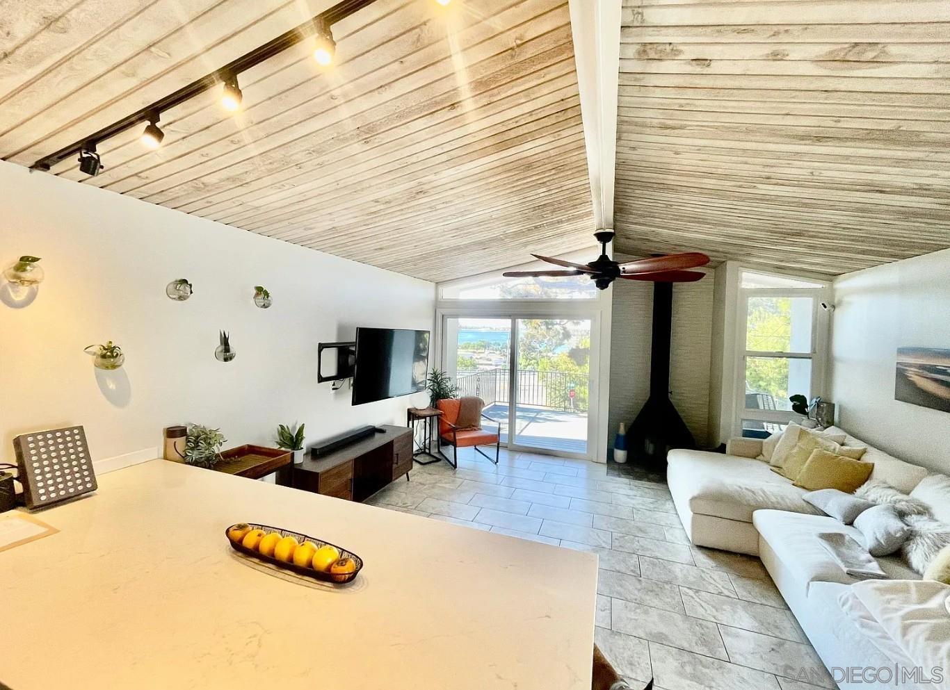 Detail Gallery Image 2 of 19 For 2893  Mcgraw St, San Diego,  CA 92117 - 2 Beds | 2 Baths