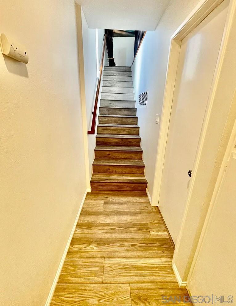 Detail Gallery Image 11 of 19 For 2893  Mcgraw St, San Diego,  CA 92117 - 2 Beds | 2 Baths