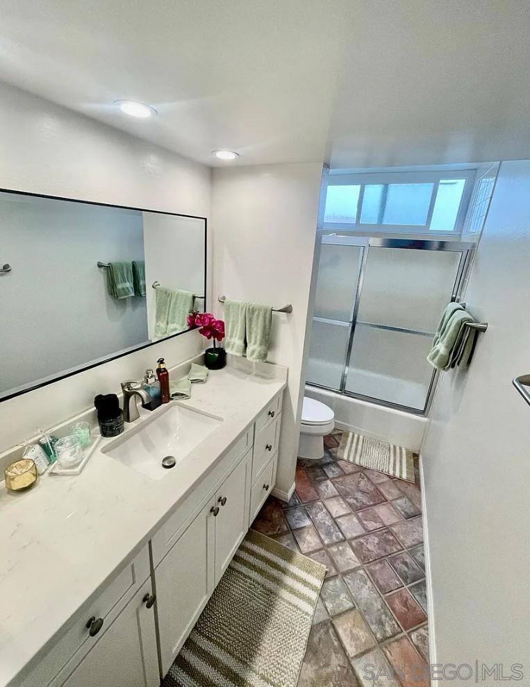 Detail Gallery Image 10 of 19 For 2893  Mcgraw St, San Diego,  CA 92117 - 2 Beds | 2 Baths