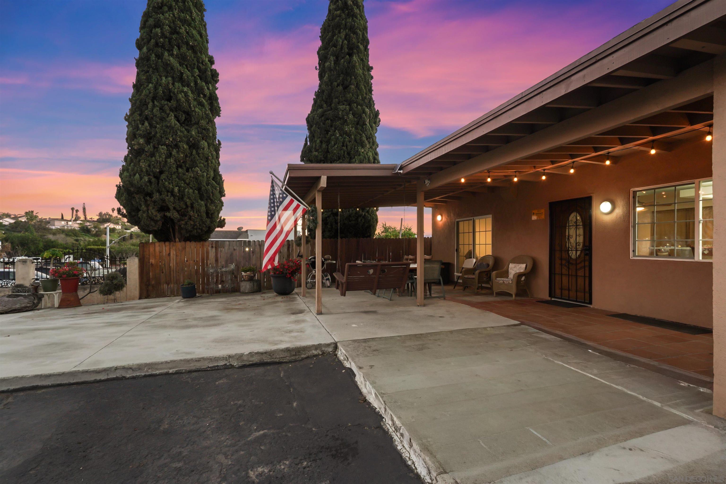 Detail Gallery Image 3 of 32 For 820  Frances Drive, Vista,  CA 92084 - 3 Beds | 1 Baths