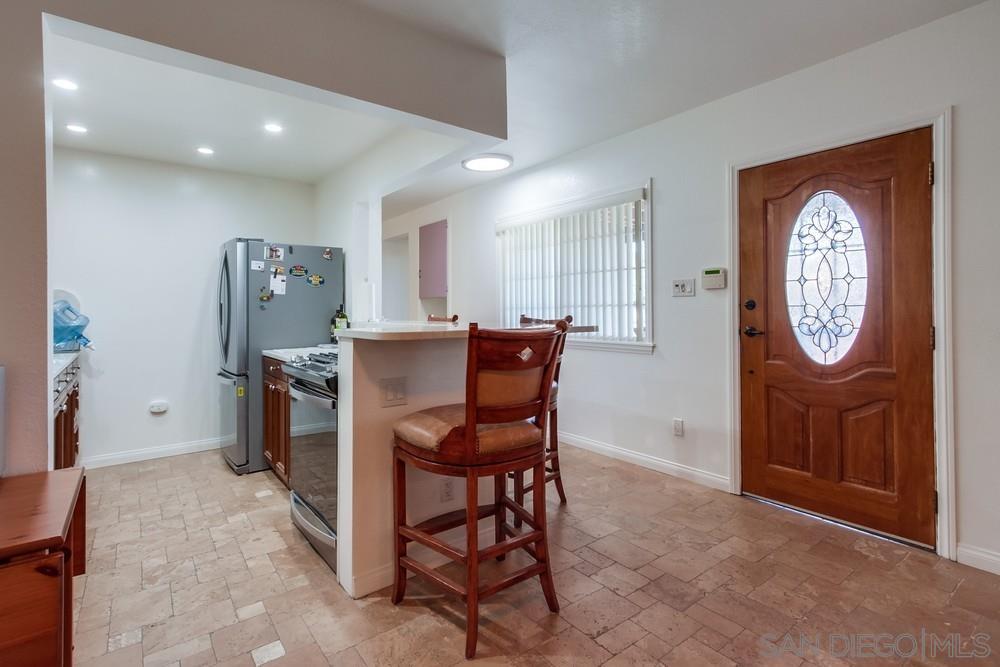 Detail Gallery Image 6 of 32 For 820  Frances Drive, Vista,  CA 92084 - 3 Beds | 1 Baths