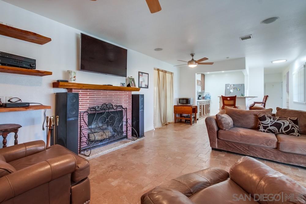 Detail Gallery Image 8 of 32 For 820  Frances Drive, Vista,  CA 92084 - 3 Beds | 1 Baths