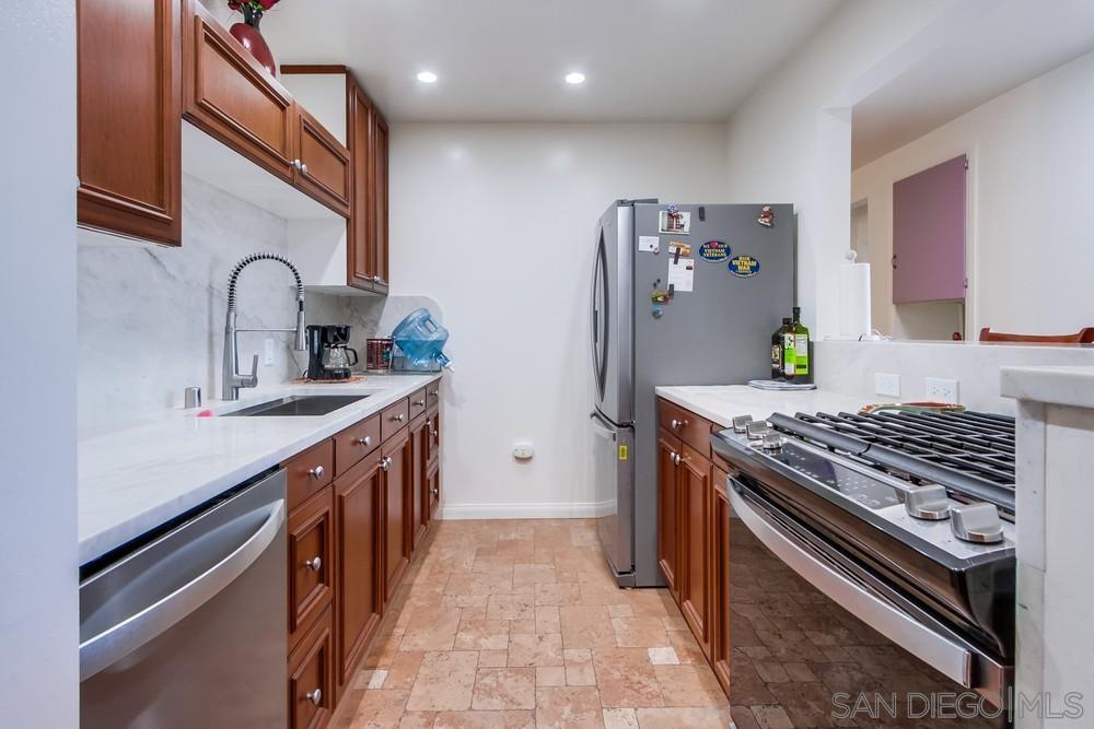 Detail Gallery Image 9 of 32 For 820  Frances Drive, Vista,  CA 92084 - 3 Beds | 1 Baths