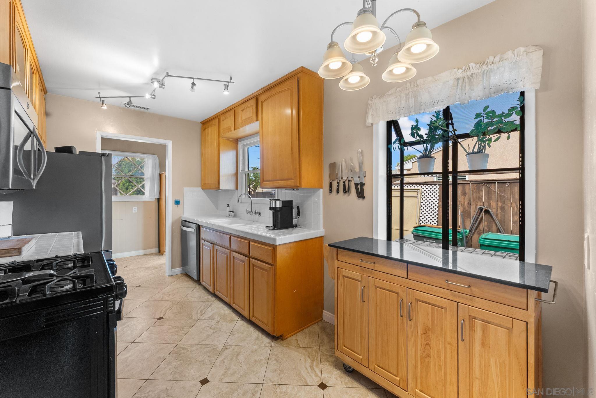 Detail Gallery Image 11 of 38 For 6591  Eldridge St, San Diego,  CA 92120 - 4 Beds | 2 Baths