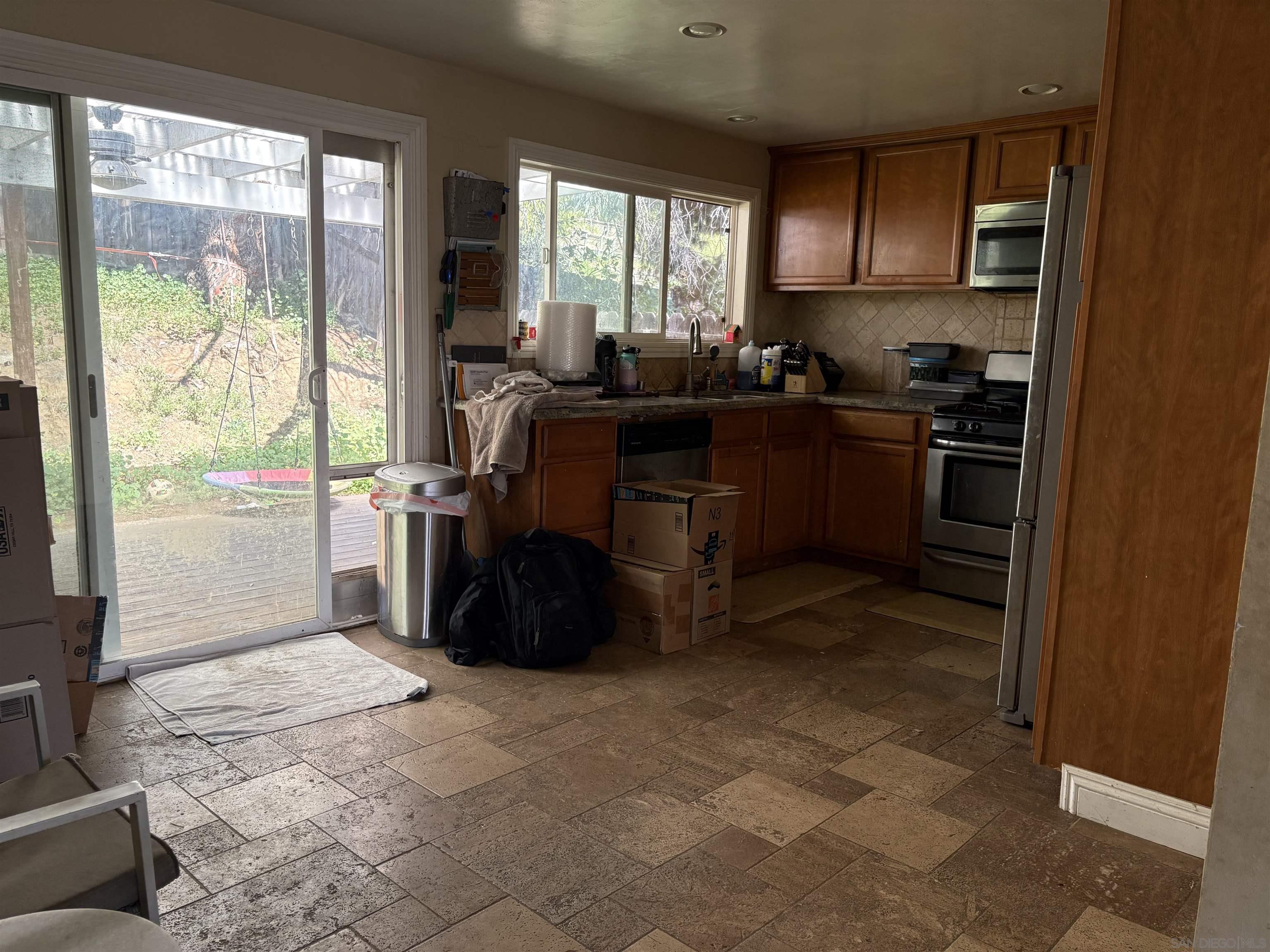 Detail Gallery Image 3 of 10 For 12614  Orohaven Ln, Poway,  CA 92064 - 4 Beds | 2 Baths