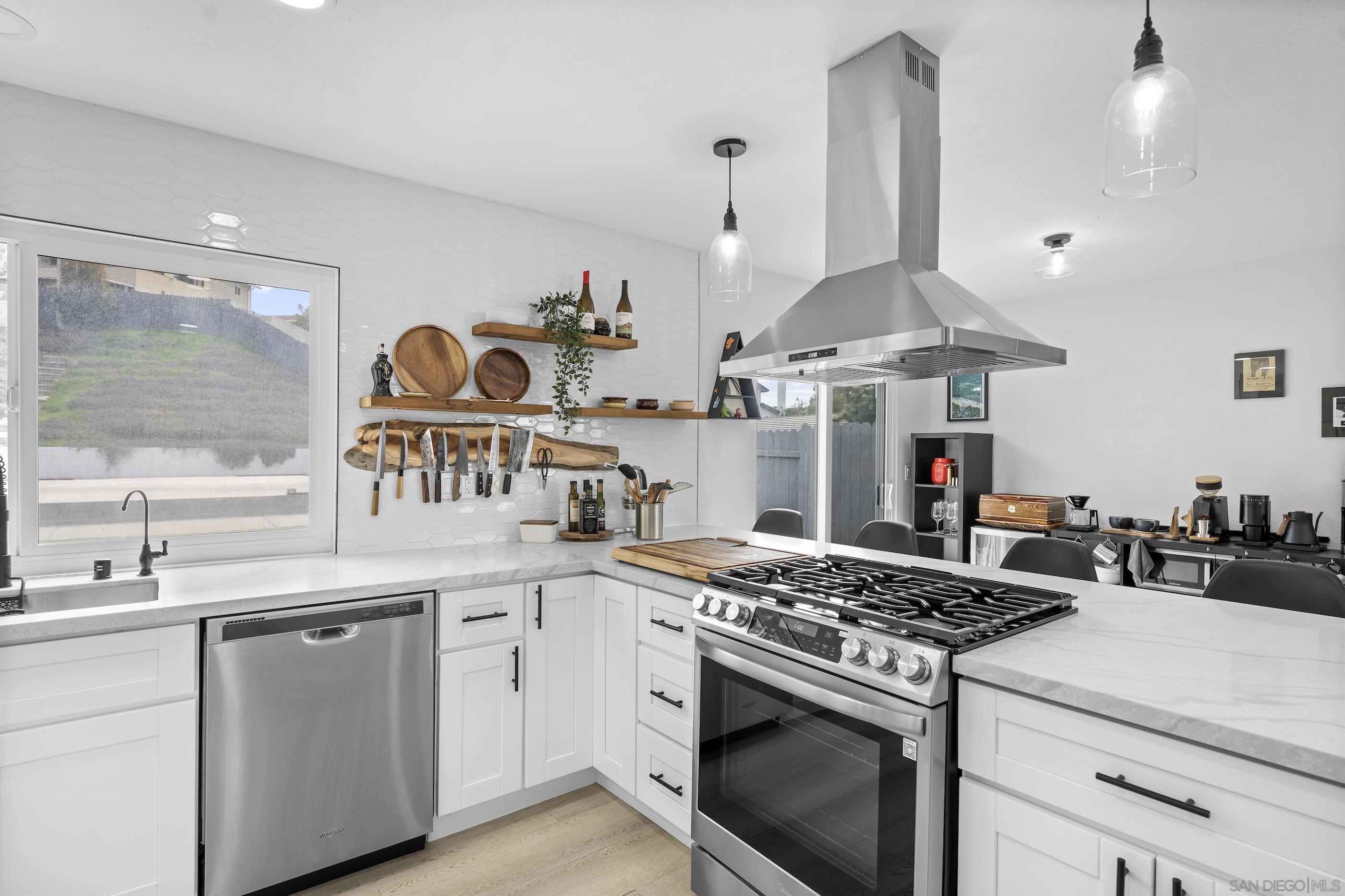 Detail Gallery Image 11 of 27 For 7573  Gayneswood Way, San Diego,  CA 92139 - 4 Beds | 2/1 Baths