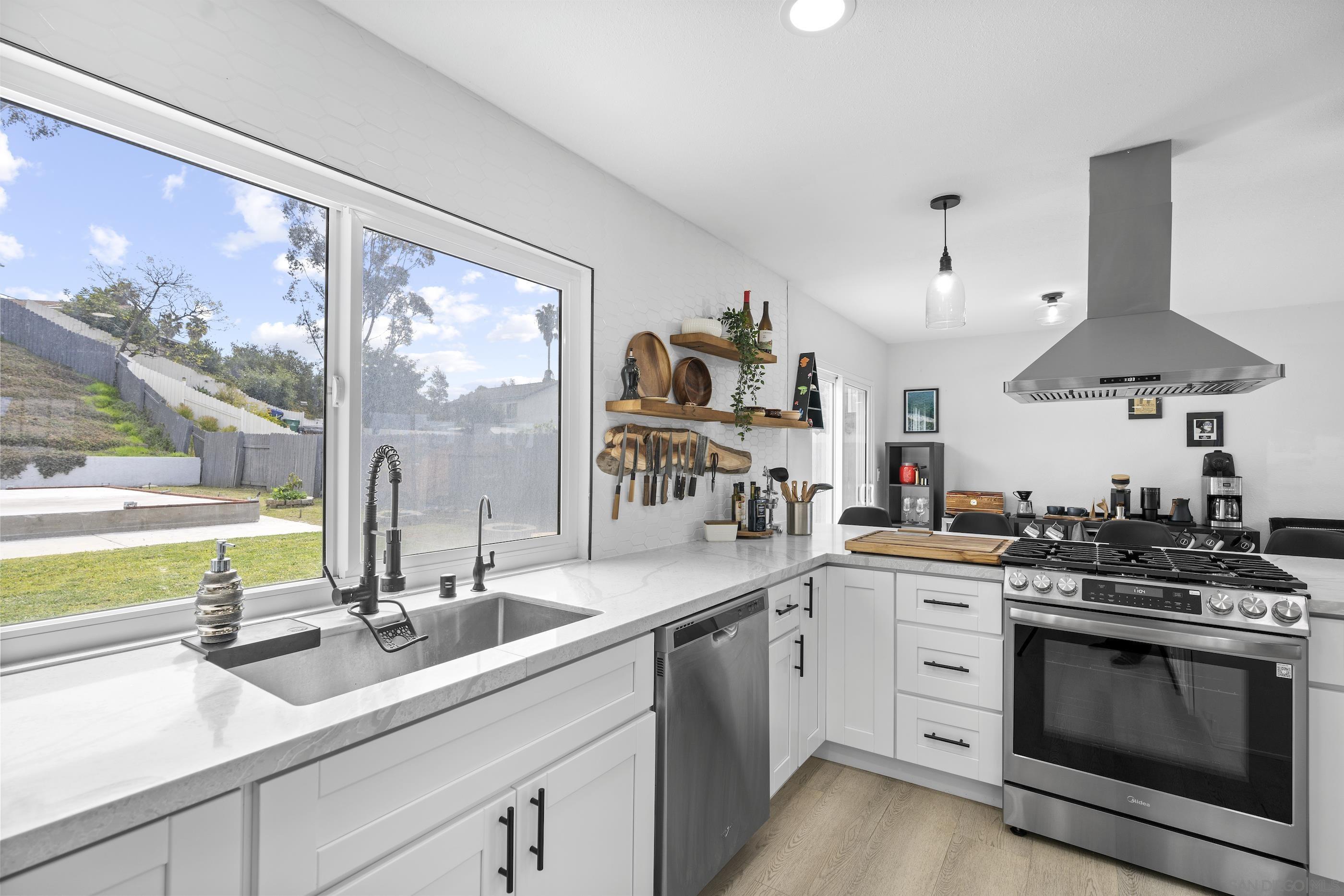 Detail Gallery Image 12 of 27 For 7573  Gayneswood Way, San Diego,  CA 92139 - 4 Beds | 2/1 Baths