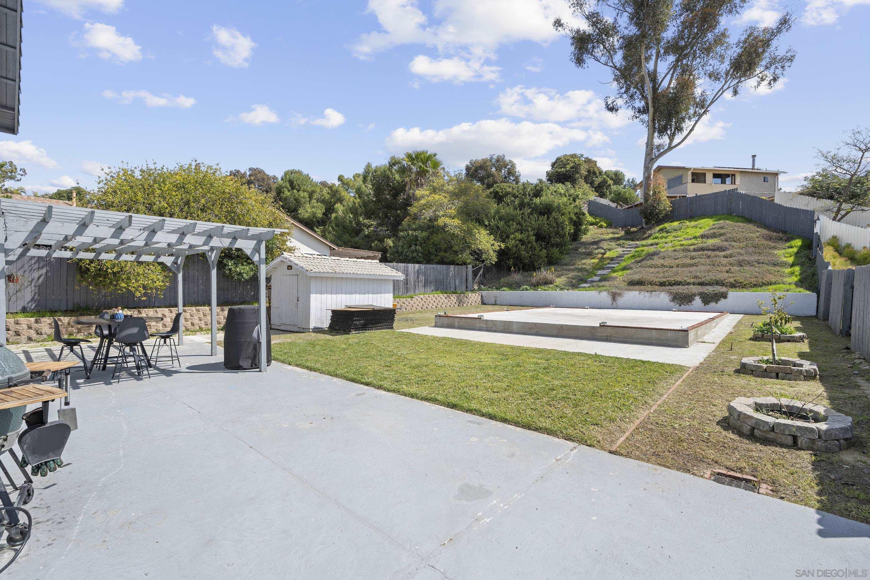 Detail Gallery Image 5 of 27 For 7573  Gayneswood Way, San Diego,  CA 92139 - 4 Beds | 2/1 Baths