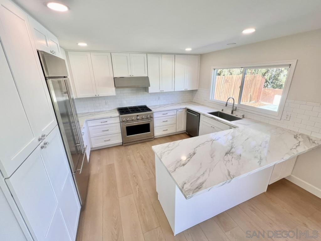 Detail Gallery Image 4 of 14 For 1044  Nolbey Street, Cardiff By The Sea,  CA 92007 - 3 Beds | 2 Baths