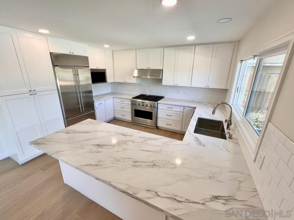 Detail Gallery Image 5 of 14 For 1044  Nolbey Street, Cardiff By The Sea,  CA 92007 - 3 Beds | 2 Baths