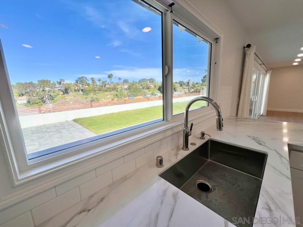 Detail Gallery Image 8 of 14 For 1044  Nolbey Street, Cardiff By The Sea,  CA 92007 - 3 Beds | 2 Baths